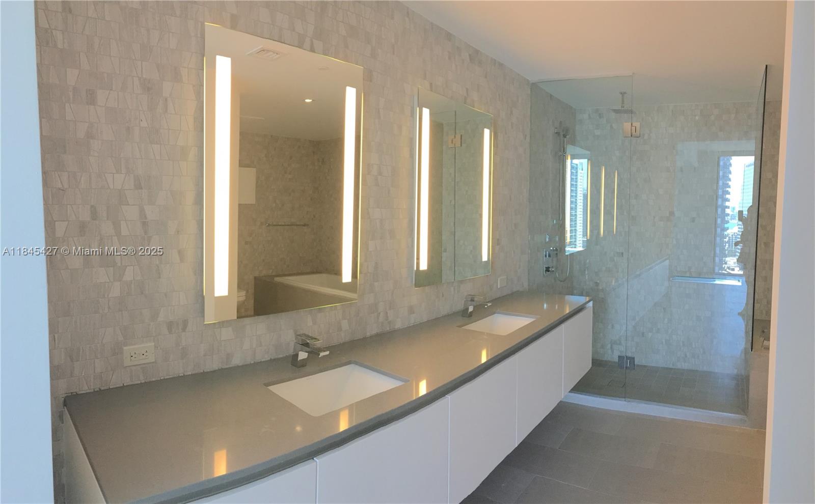RISE CONDO - Residential