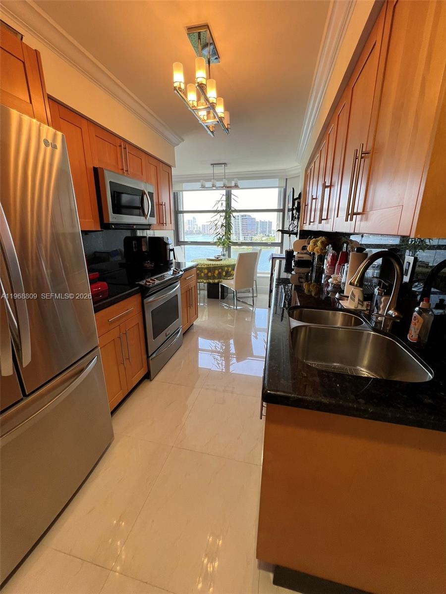 MYSTIC POINTE TOWER 500 C - Residential