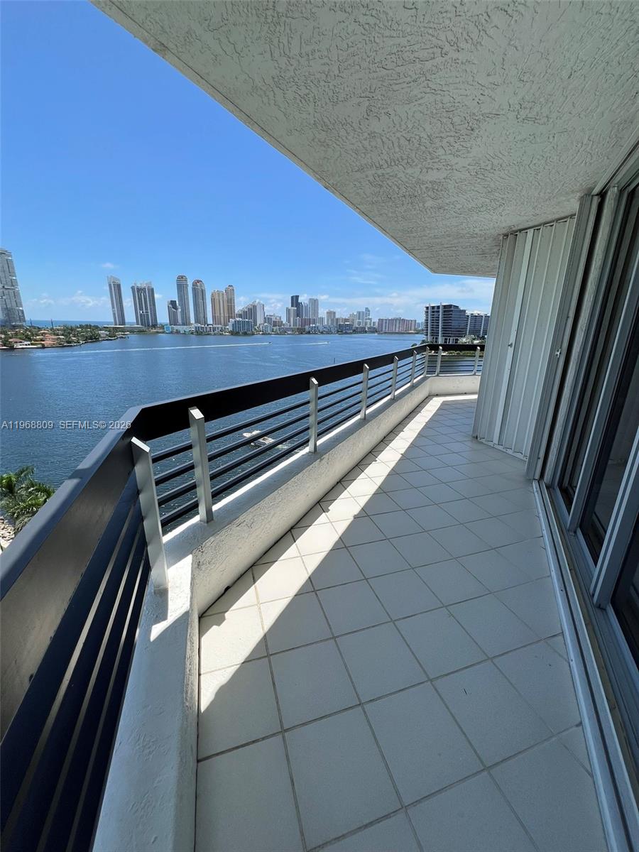 MYSTIC POINTE TOWER 500 C - Residential