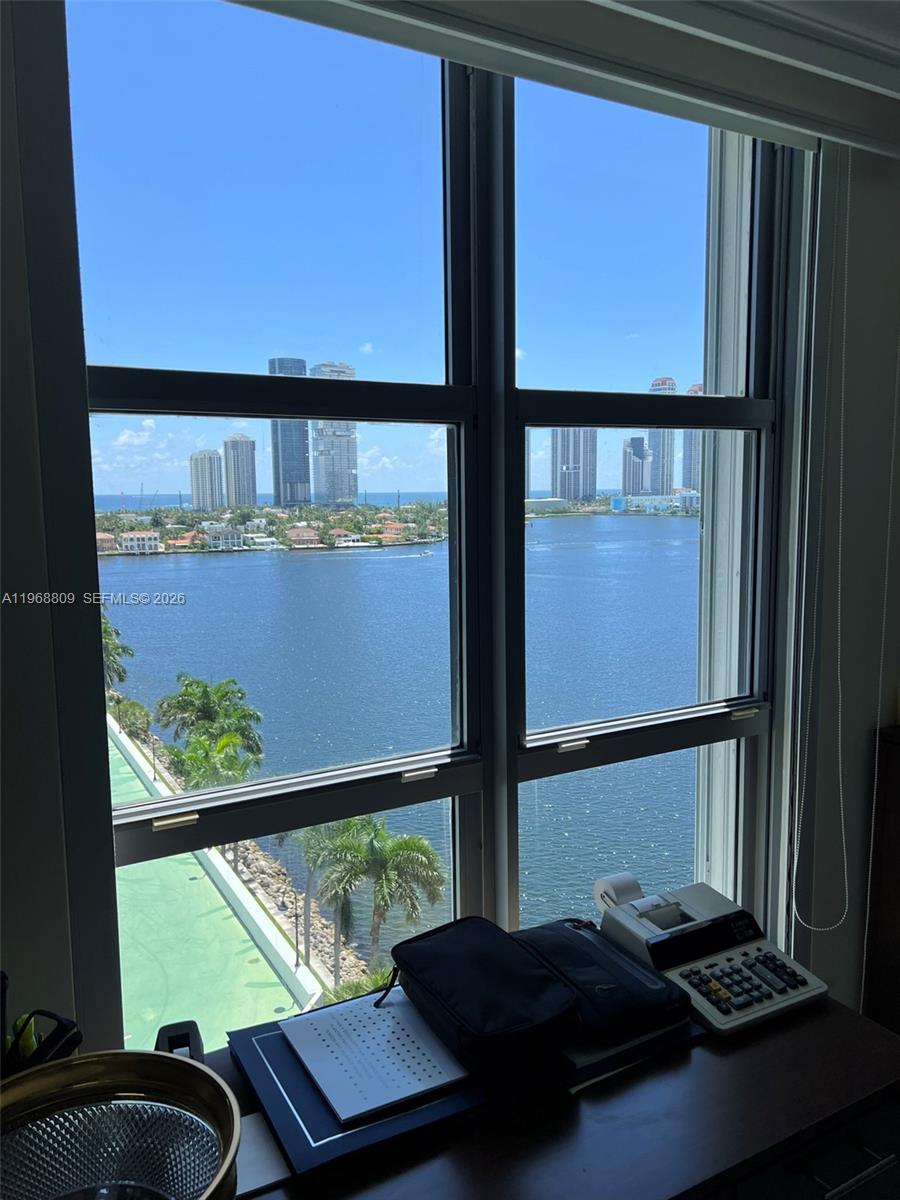 MYSTIC POINTE TOWER 500 C - Residential