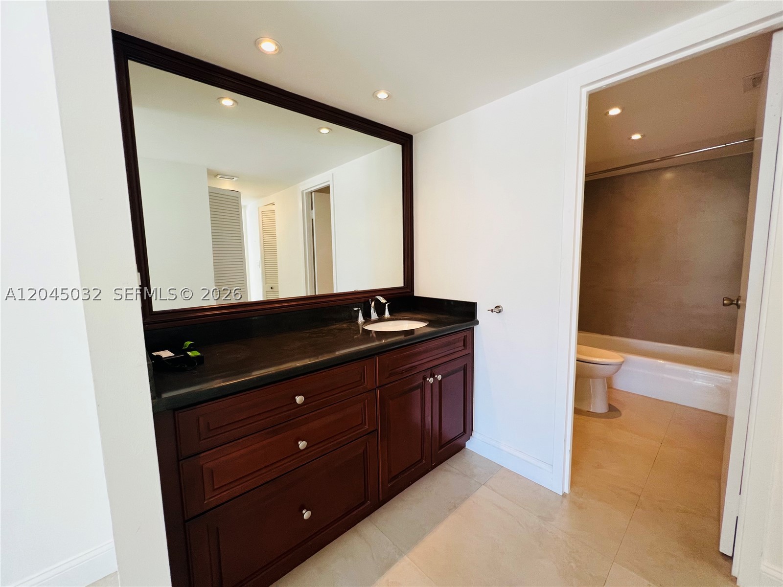 BRICKELL BAY CLUB CONDO - Residential Lease