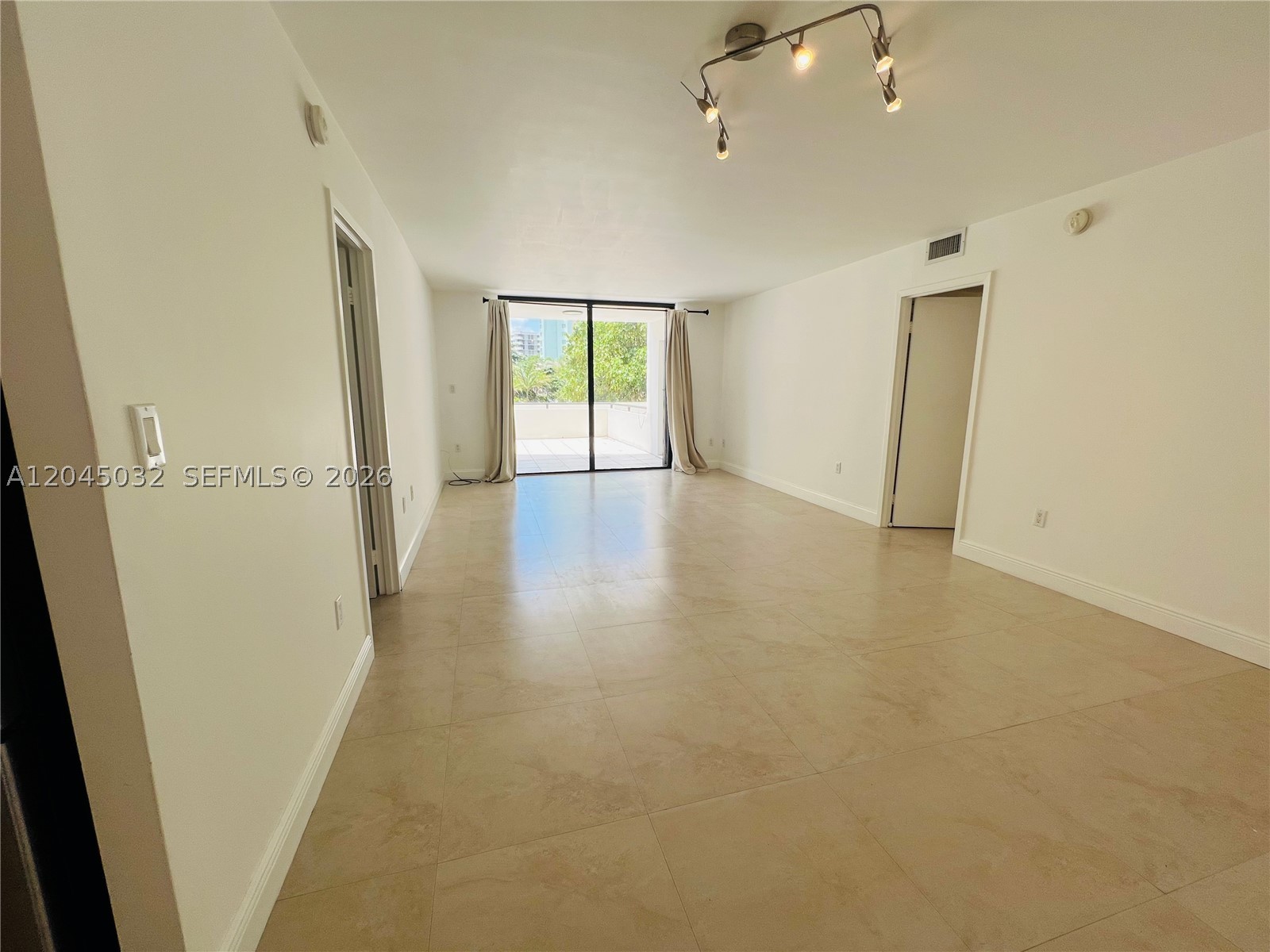BRICKELL BAY CLUB CONDO - Residential Lease