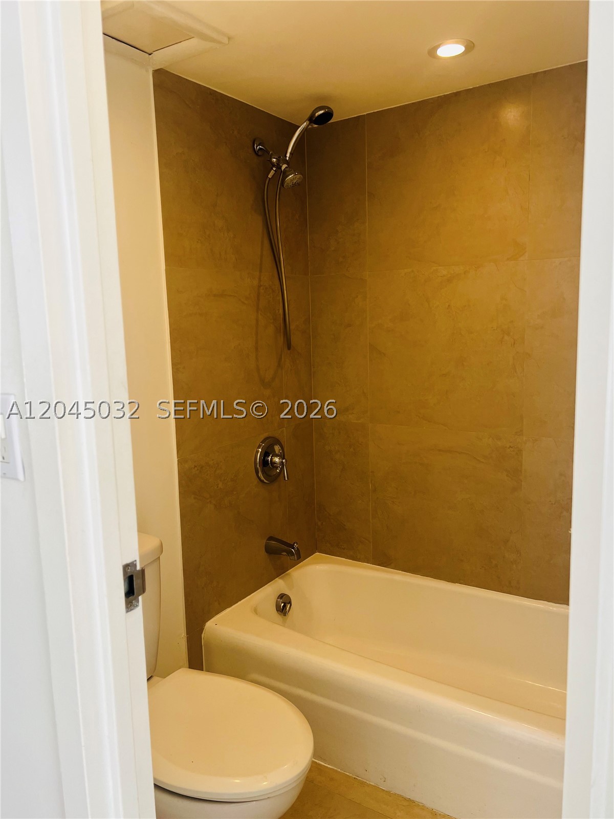 BRICKELL BAY CLUB CONDO - Residential Lease