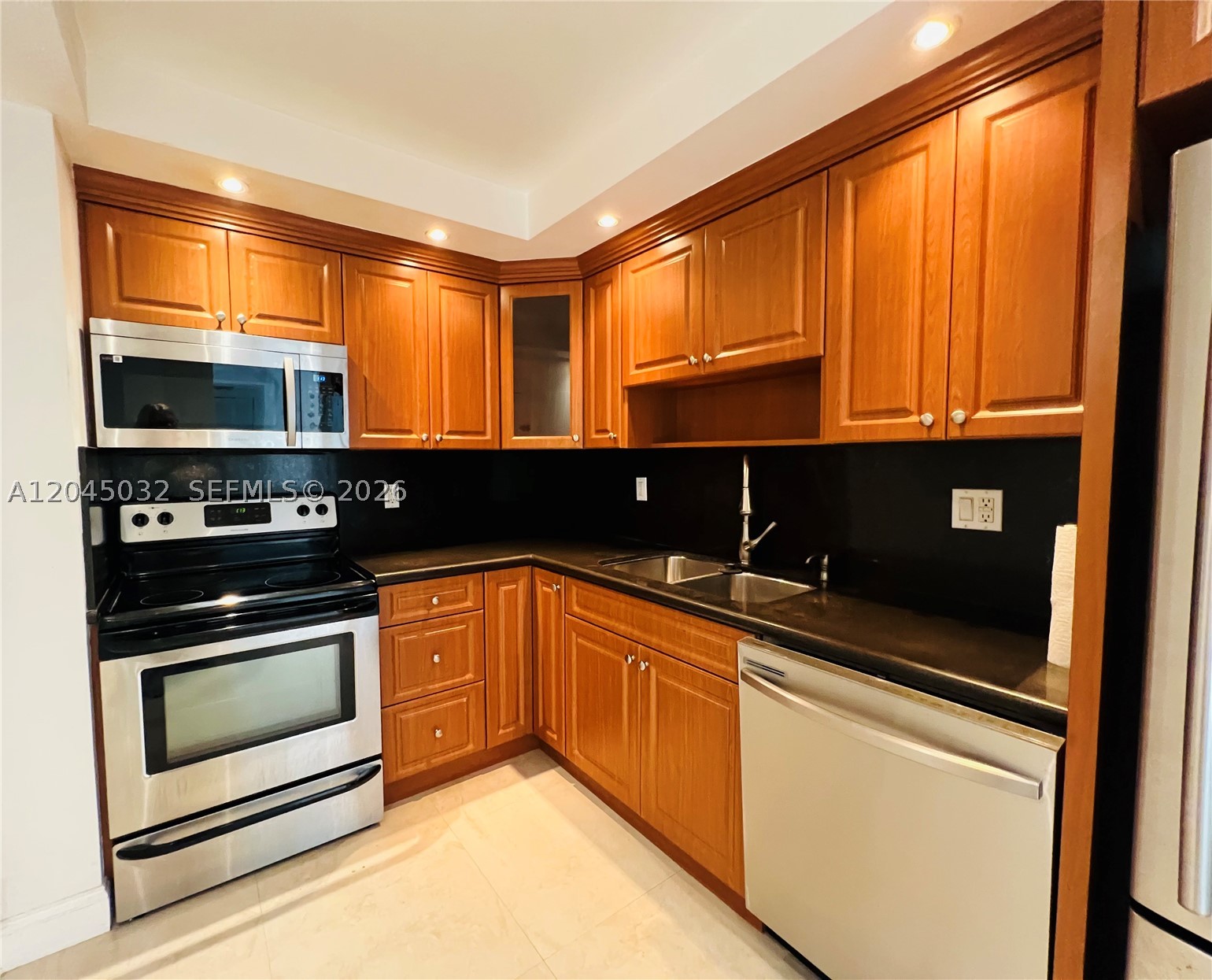 BRICKELL BAY CLUB CONDO - Residential Lease