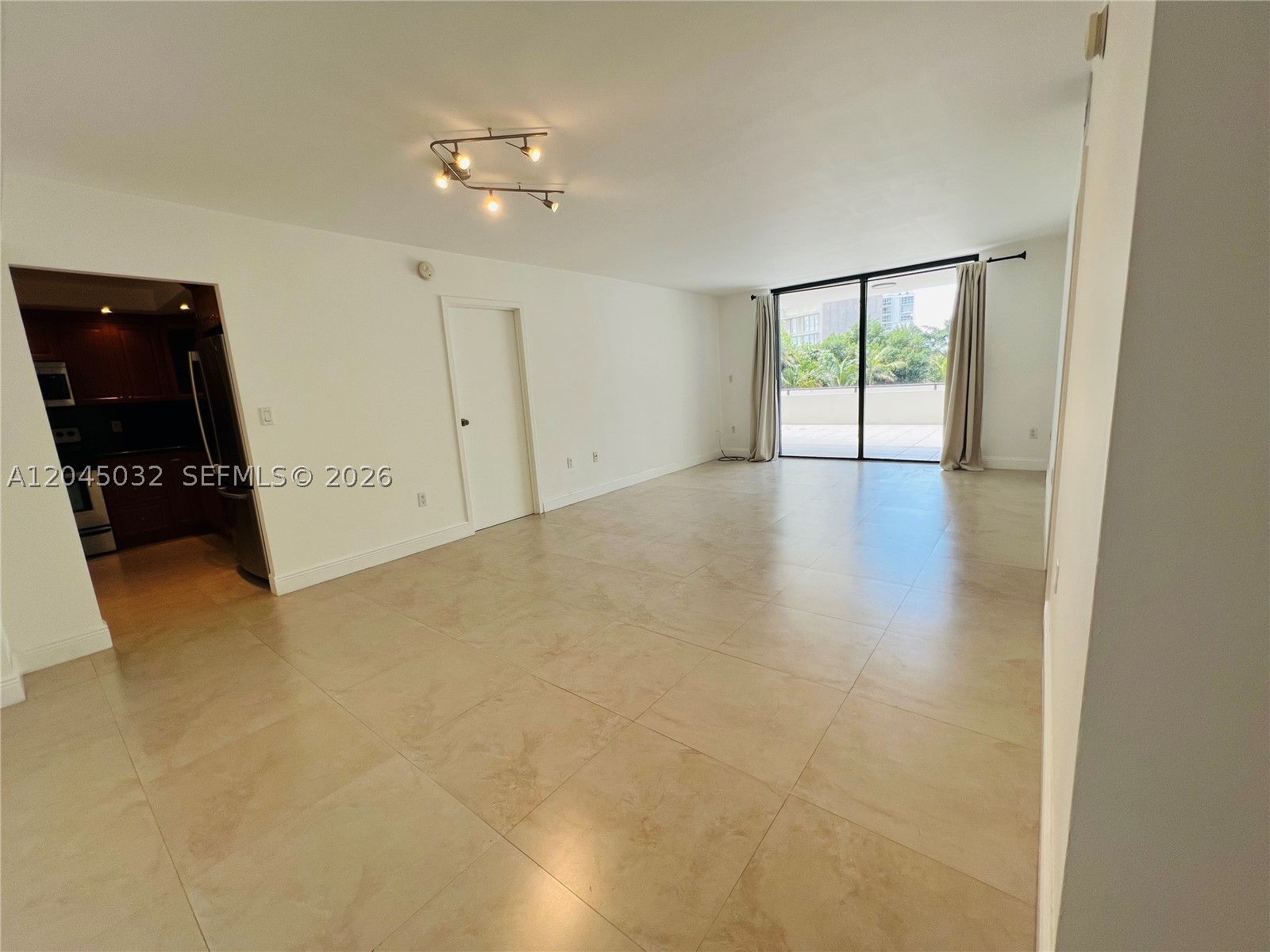 BRICKELL BAY CLUB CONDO - Residential Lease