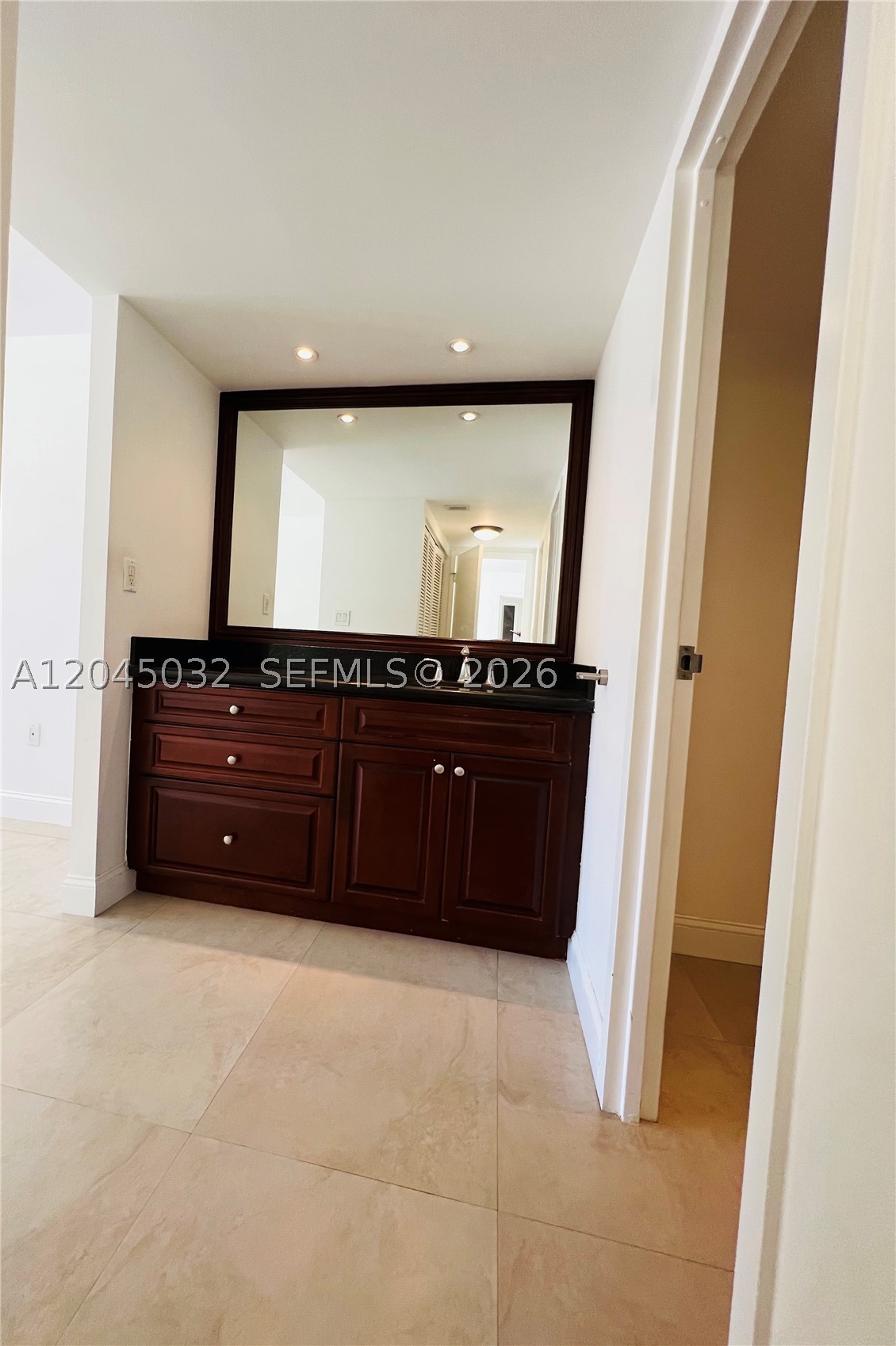 BRICKELL BAY CLUB CONDO - Residential Lease