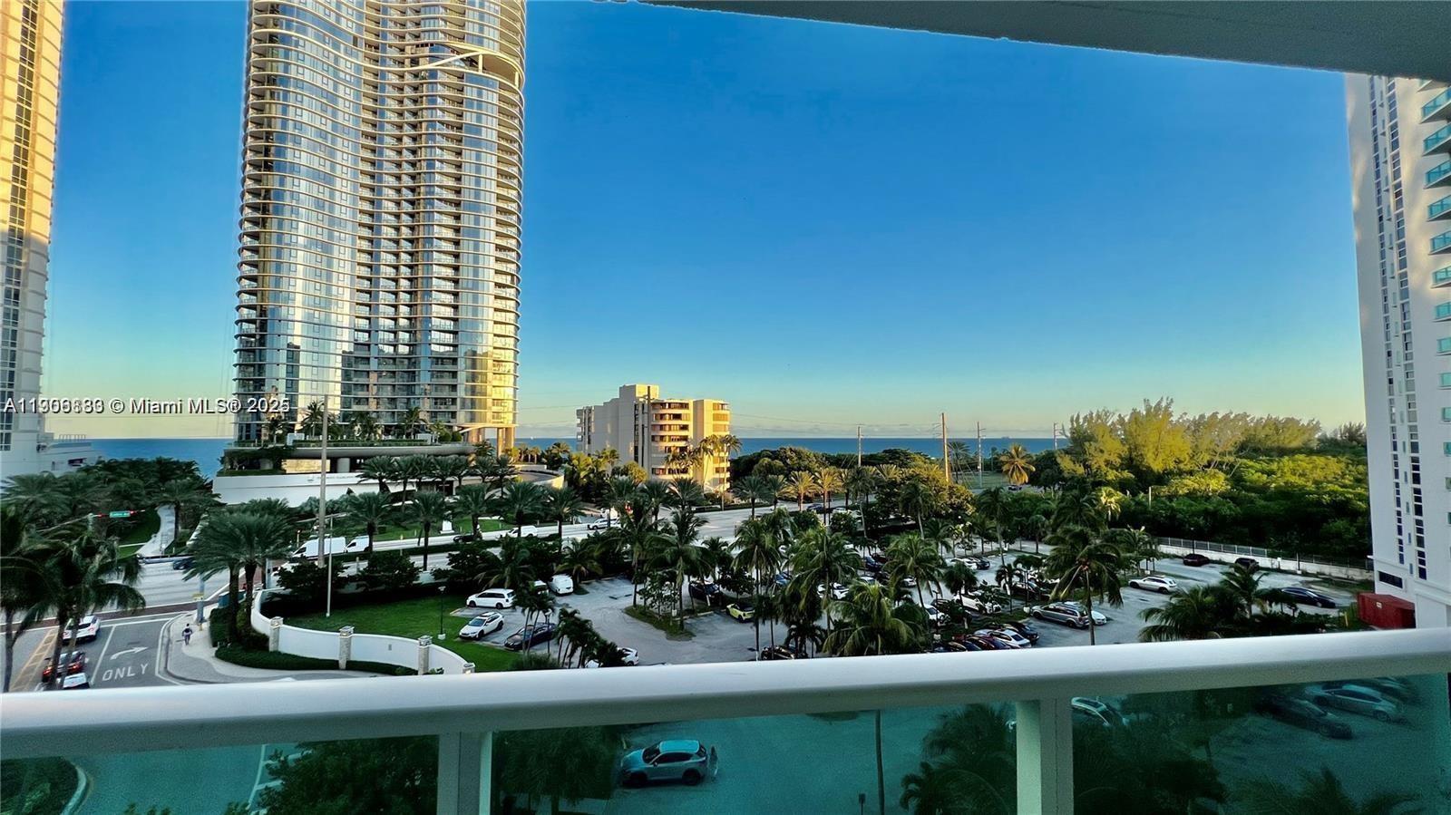 BEAUTIFUL AND LASRGE 2 BED 2 BATHS IN THE HEART OF SUNNY ISLES, OCEAN AND STREET VIEW FROM THE LARGE BALCONY, GREAT AMENITIES AND SECURITY.