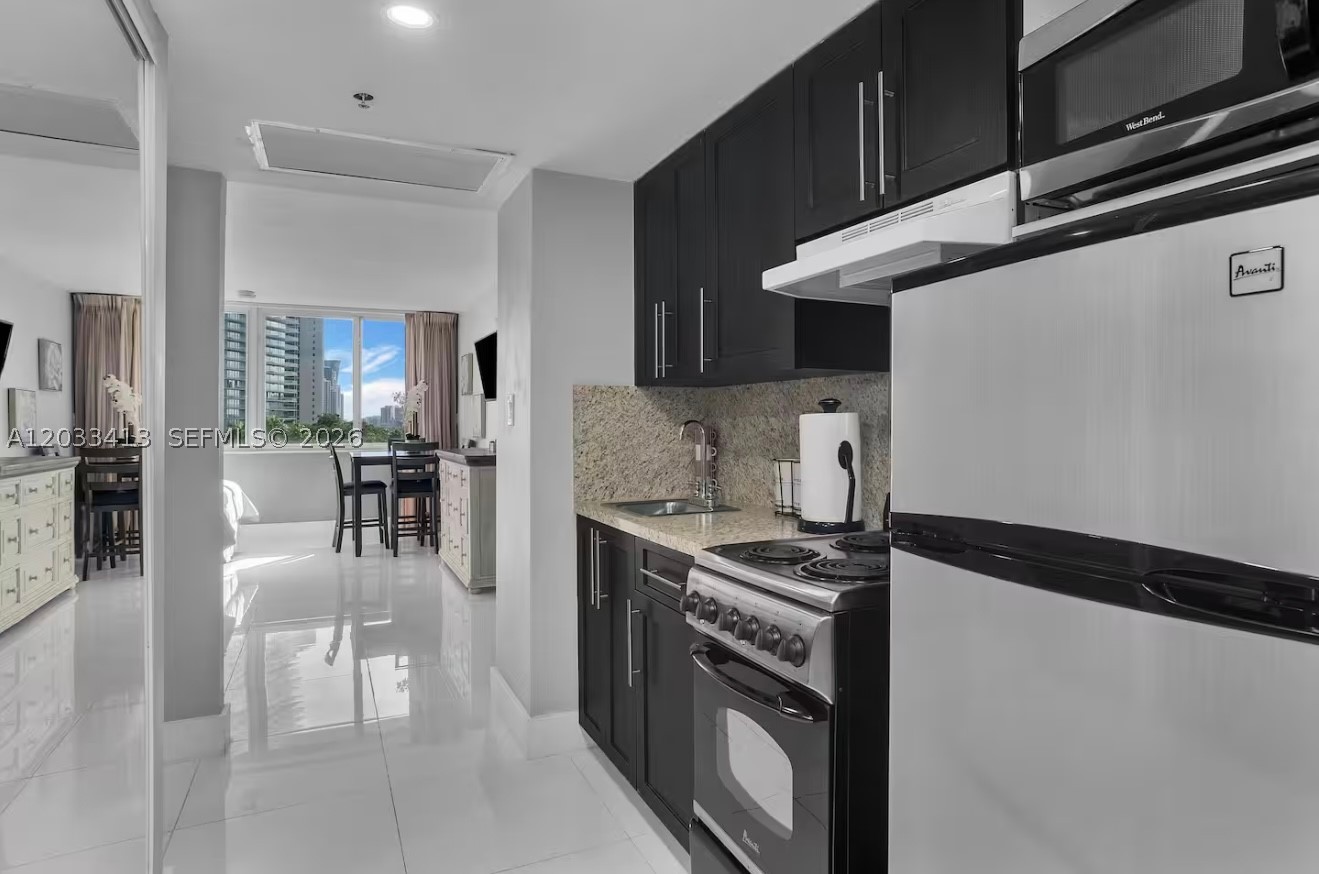 THE AVENTURA BEACH CLUB C - Residential