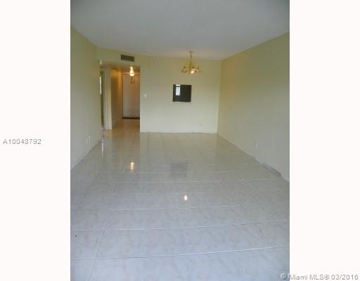 ALL AGES WELCOME TO THIS VERY SPACIOUS 2 BEDROOM AND 2 BATHROOM IN VERSAILLES GARDEN. LAUNDRY UNIT. UNIT IS LOCATED ON SECOND FLOOR. FEATURES A SCREENED IN PATIO AND A LAKE. WASHER/DRYER IN UNIT. WATER/SEWER IS INCLUDED. MINUTES FROM DINING, SHOPPING AND MAJOR ROADS.