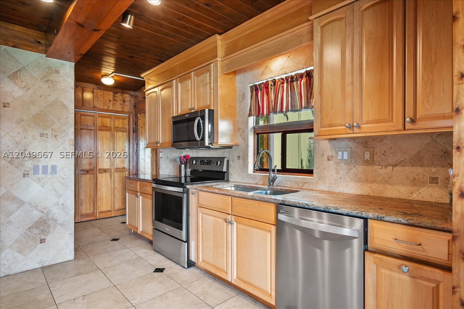 Lake Huntley - Residential