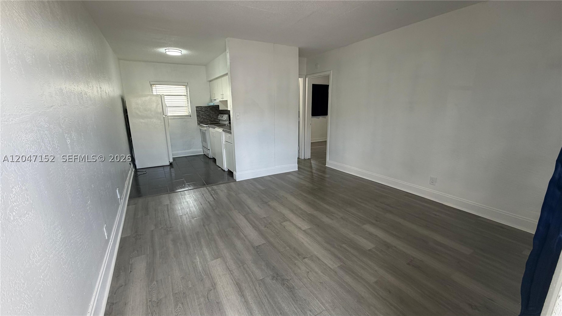 1/1 in the heart of Miramar, this community is a mix use of a multifamily and a small strip shopping center. Near to shoppings, restaurants, close to 441. Clean and tidy unit. Fast approval, easy to show.