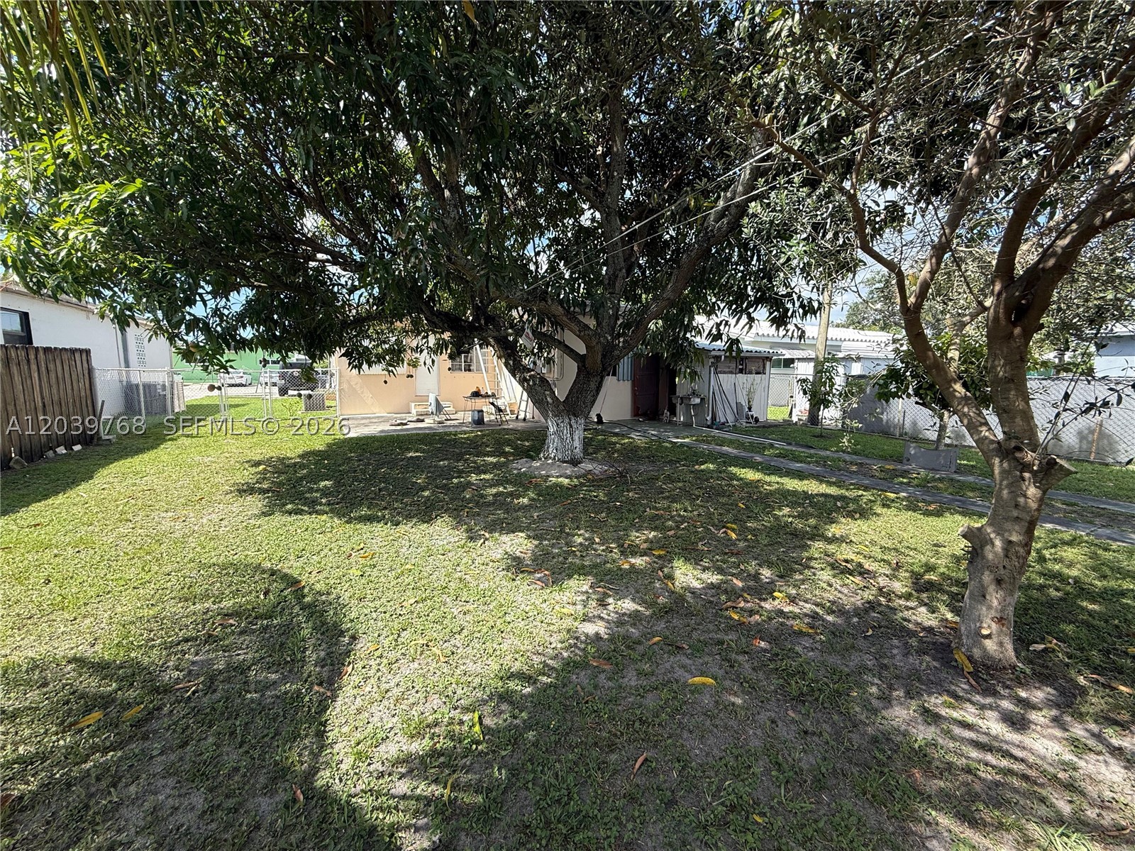 HOLLYWOOD PARK - Residential