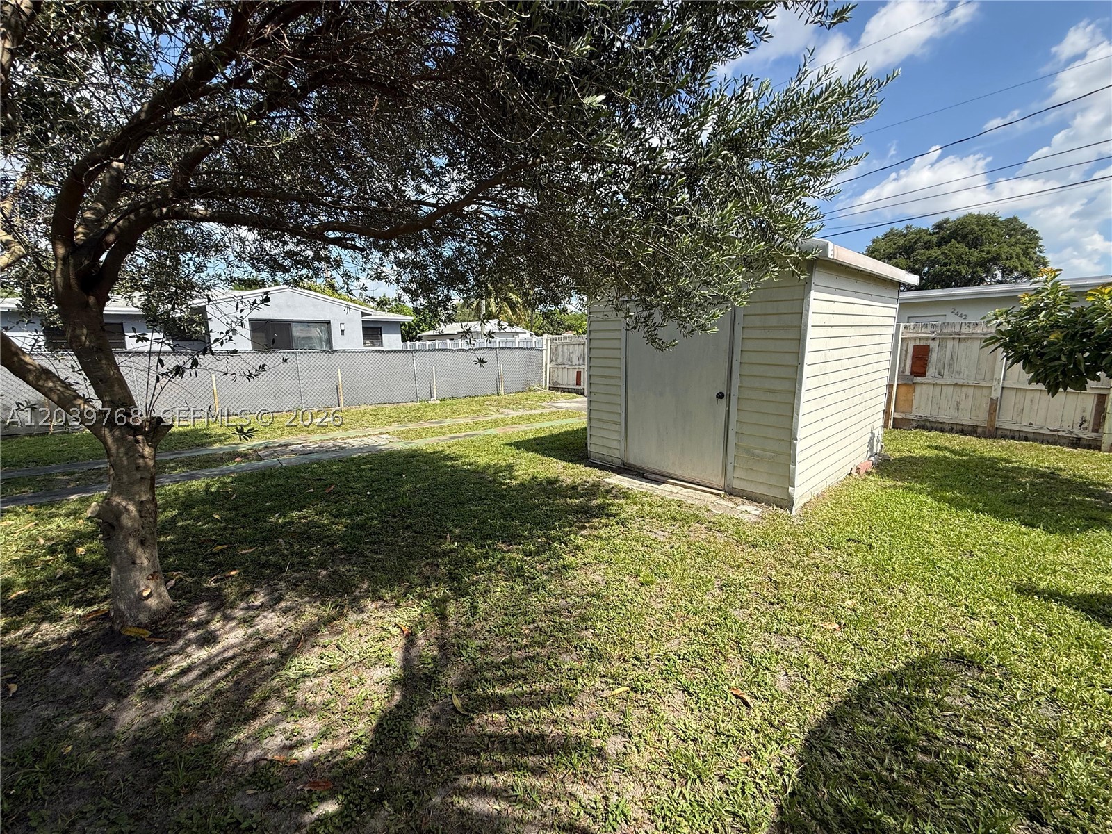 HOLLYWOOD PARK - Residential