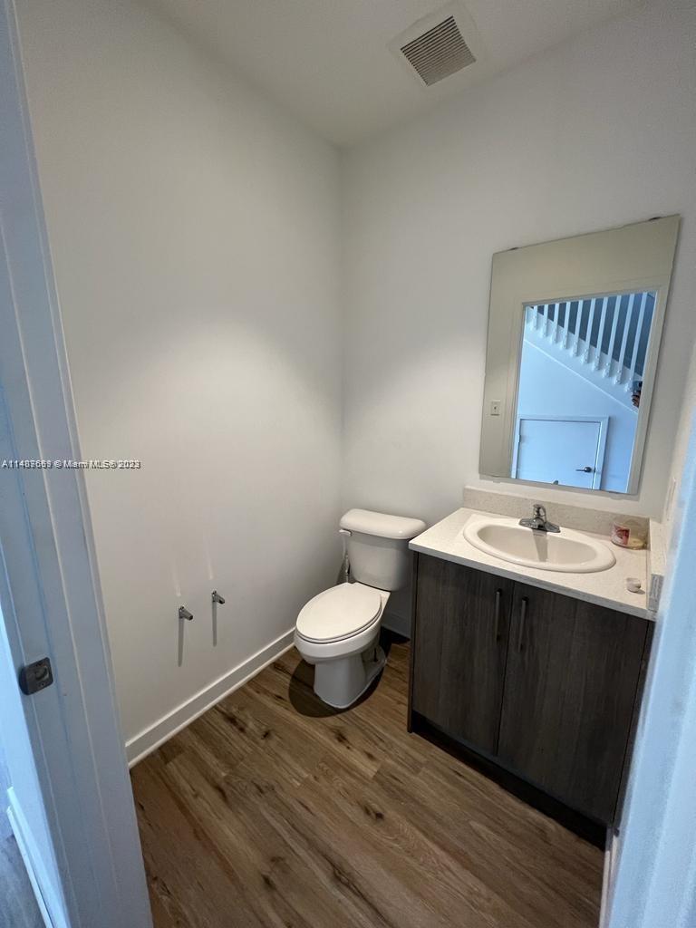 BISCAYNE GARDENS SEC A - Residential Lease