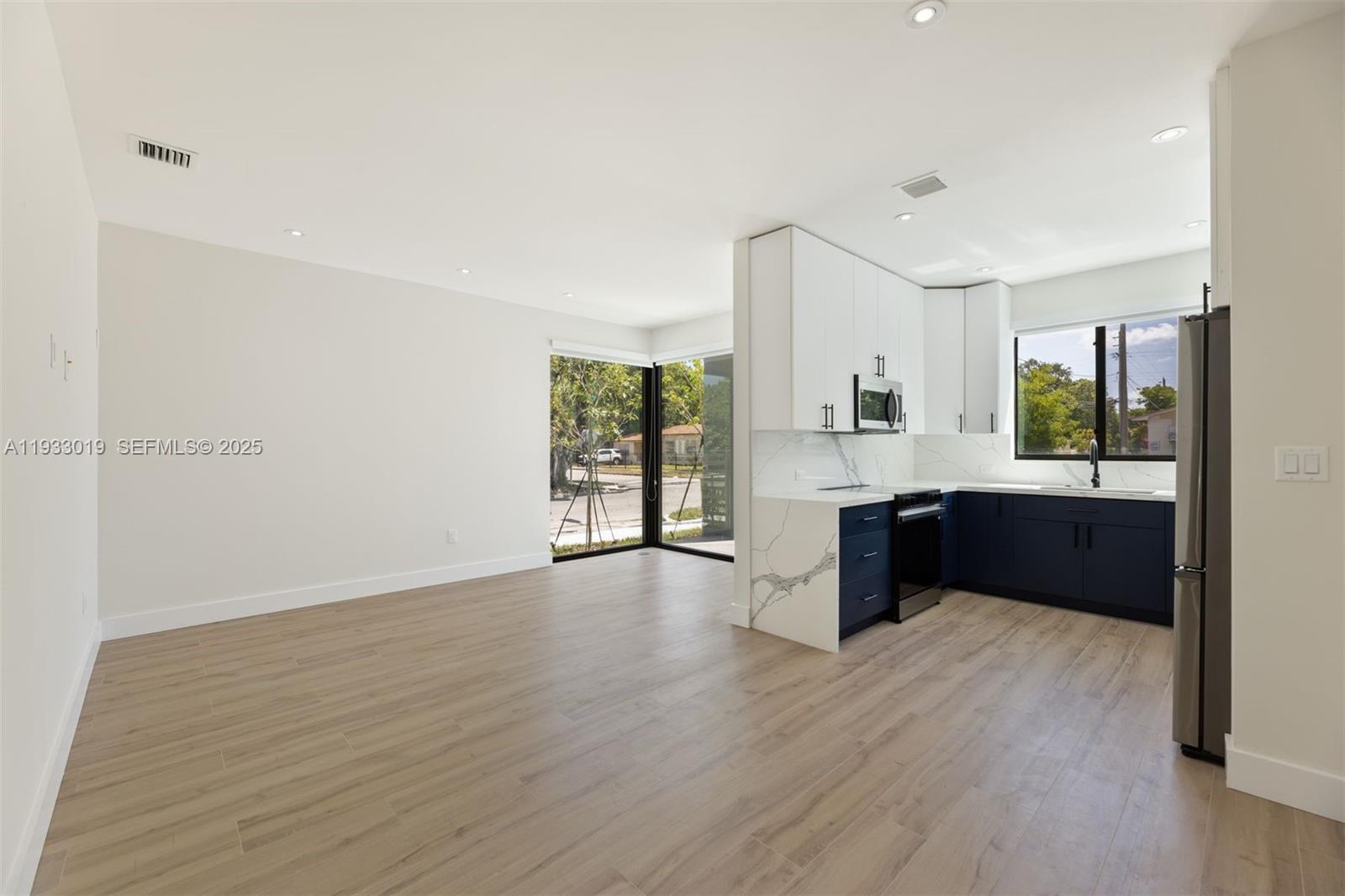 GROVELAND PARK - Residential Income