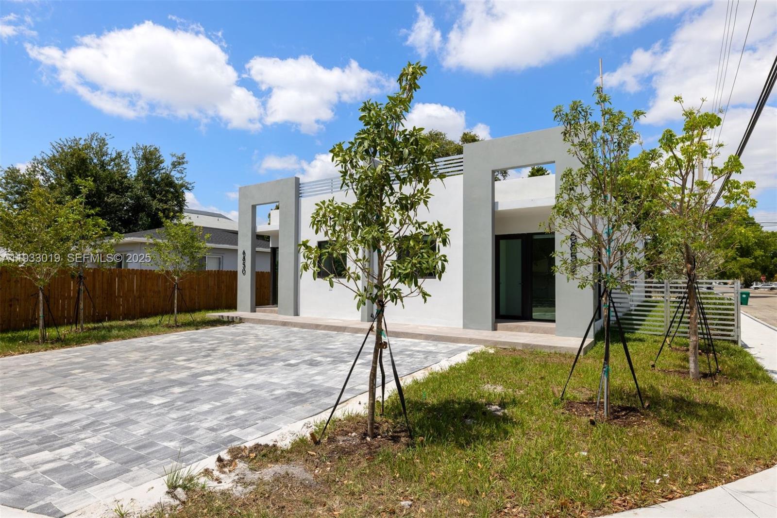 GROVELAND PARK - Residential Income