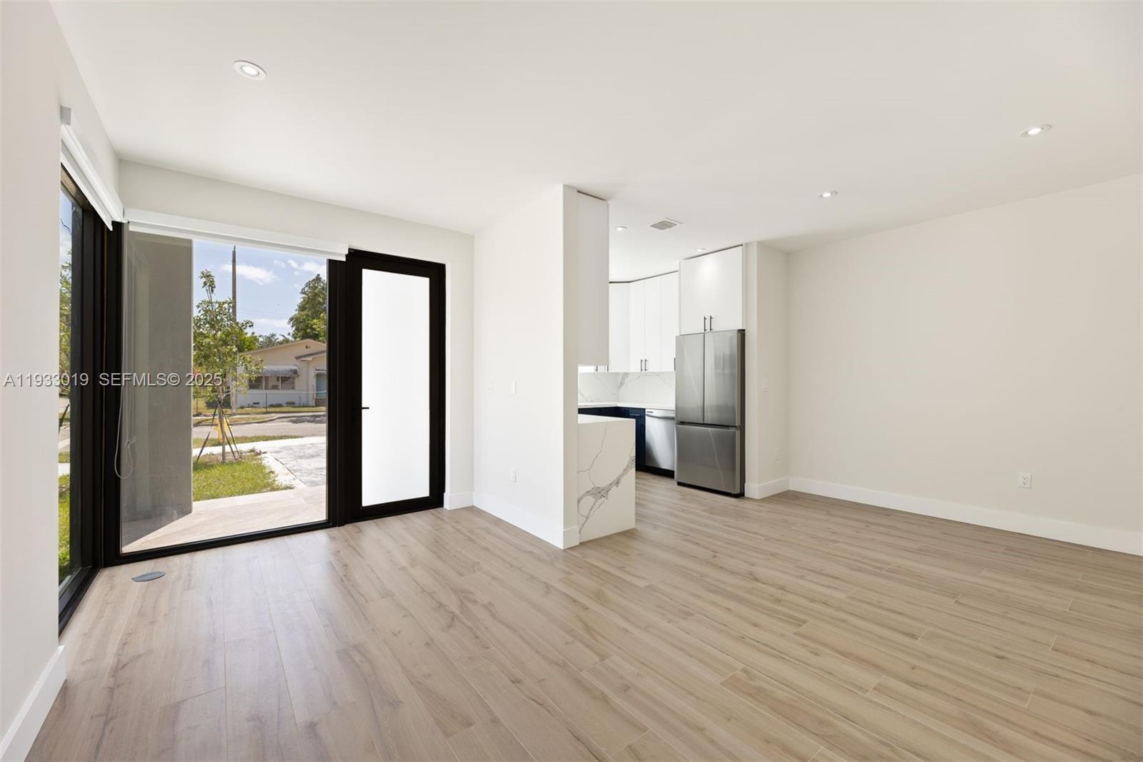 GROVELAND PARK - Residential Income