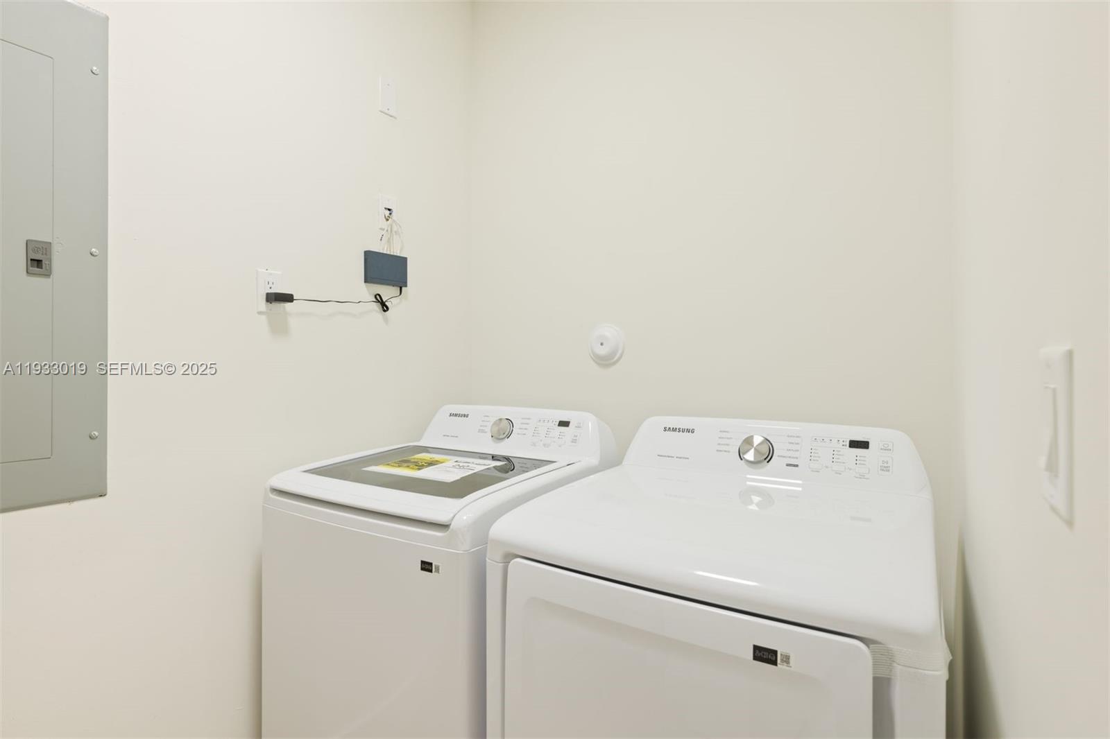 GROVELAND PARK - Residential Income