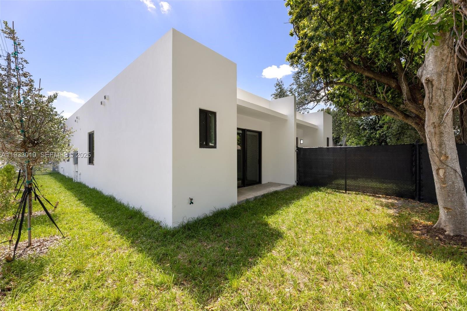 GROVELAND PARK - Residential Income