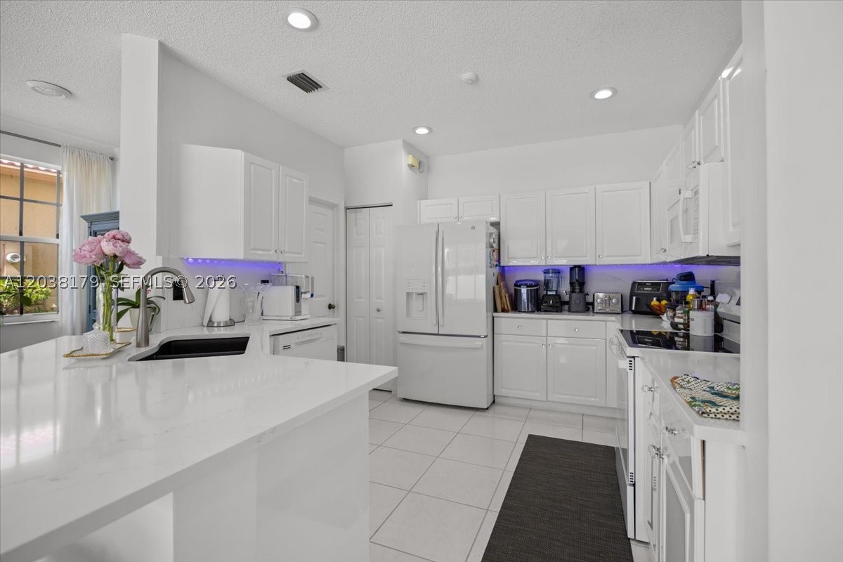 SECTOR 3 - PARCELS H I J - Residential Lease