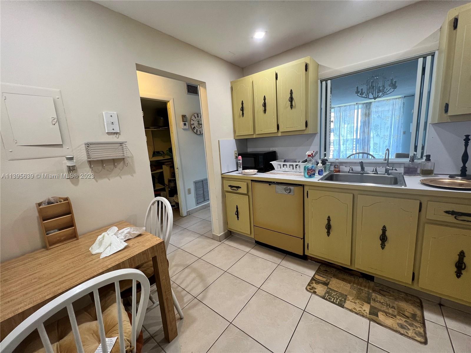 EDEN ISLES CONDO NO 7 - Residential