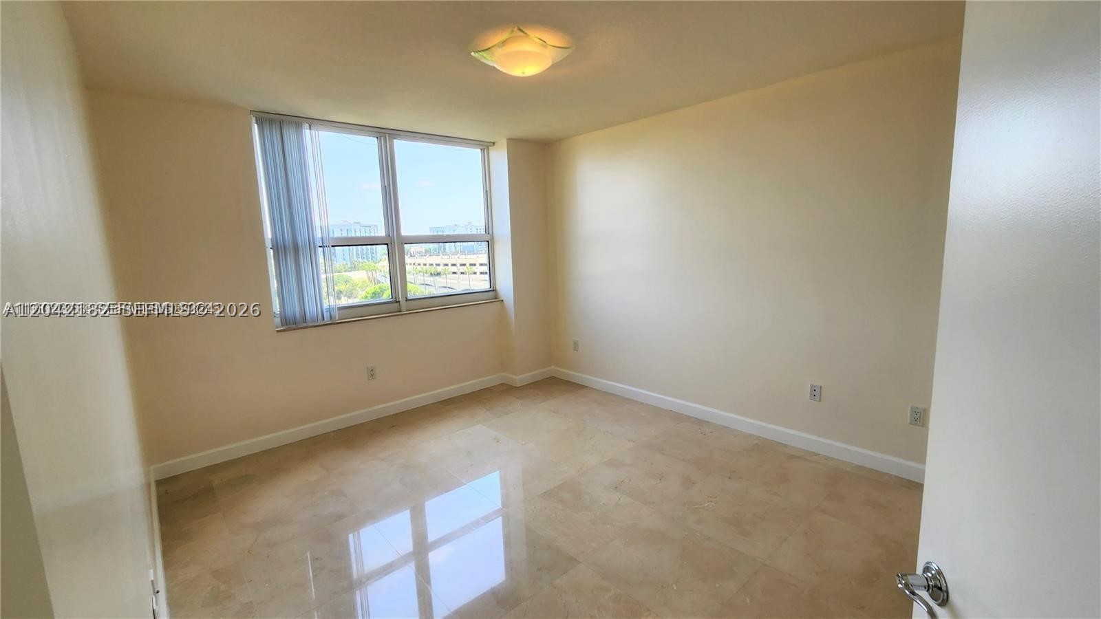TURNBERRY ON THE GREEN CO - Residential Lease