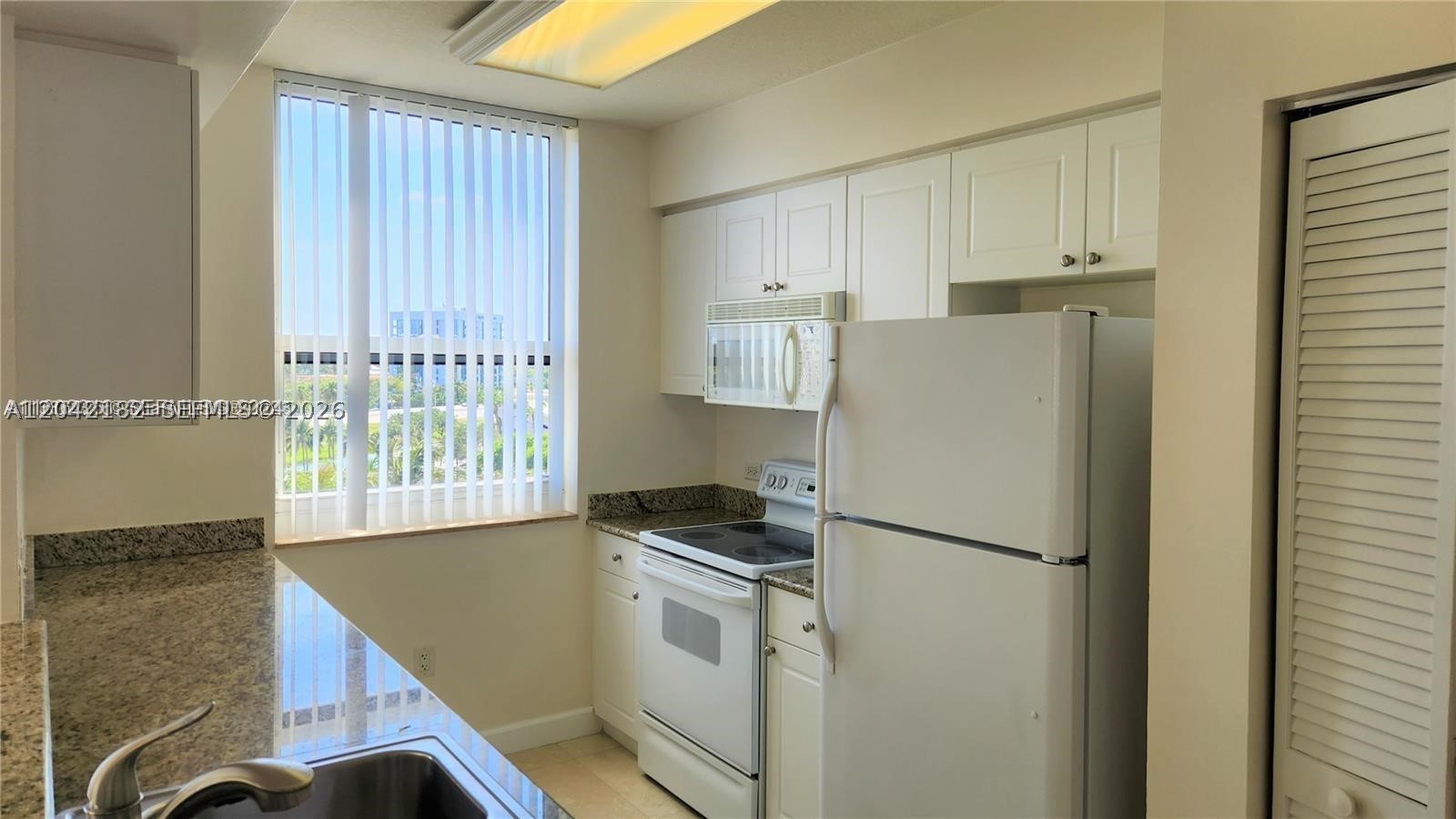 TURNBERRY ON THE GREEN CO - Residential Lease