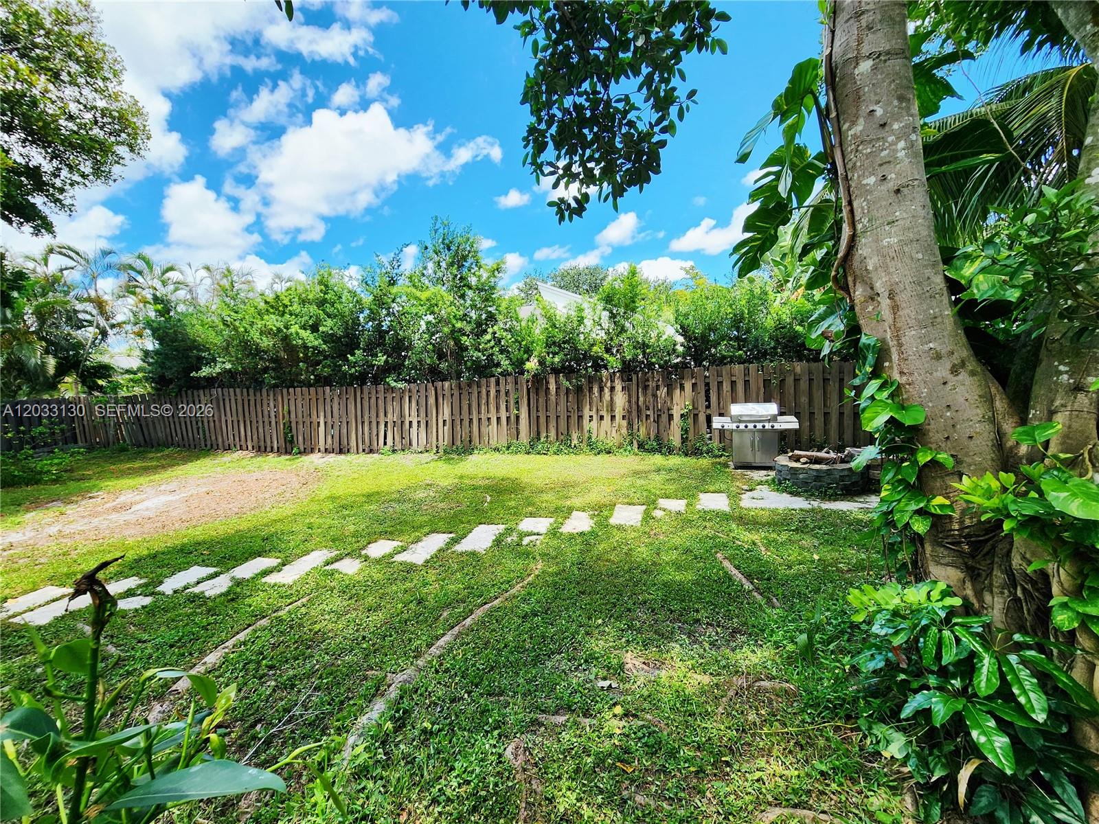 COUNTRY SEC 2 - Residential