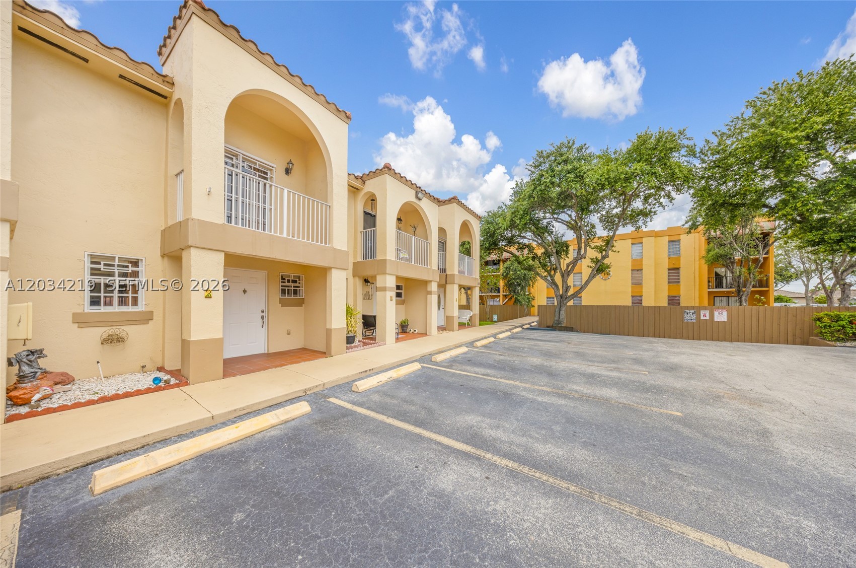 COLONIAL TOWNHOMES CONDO - Residential