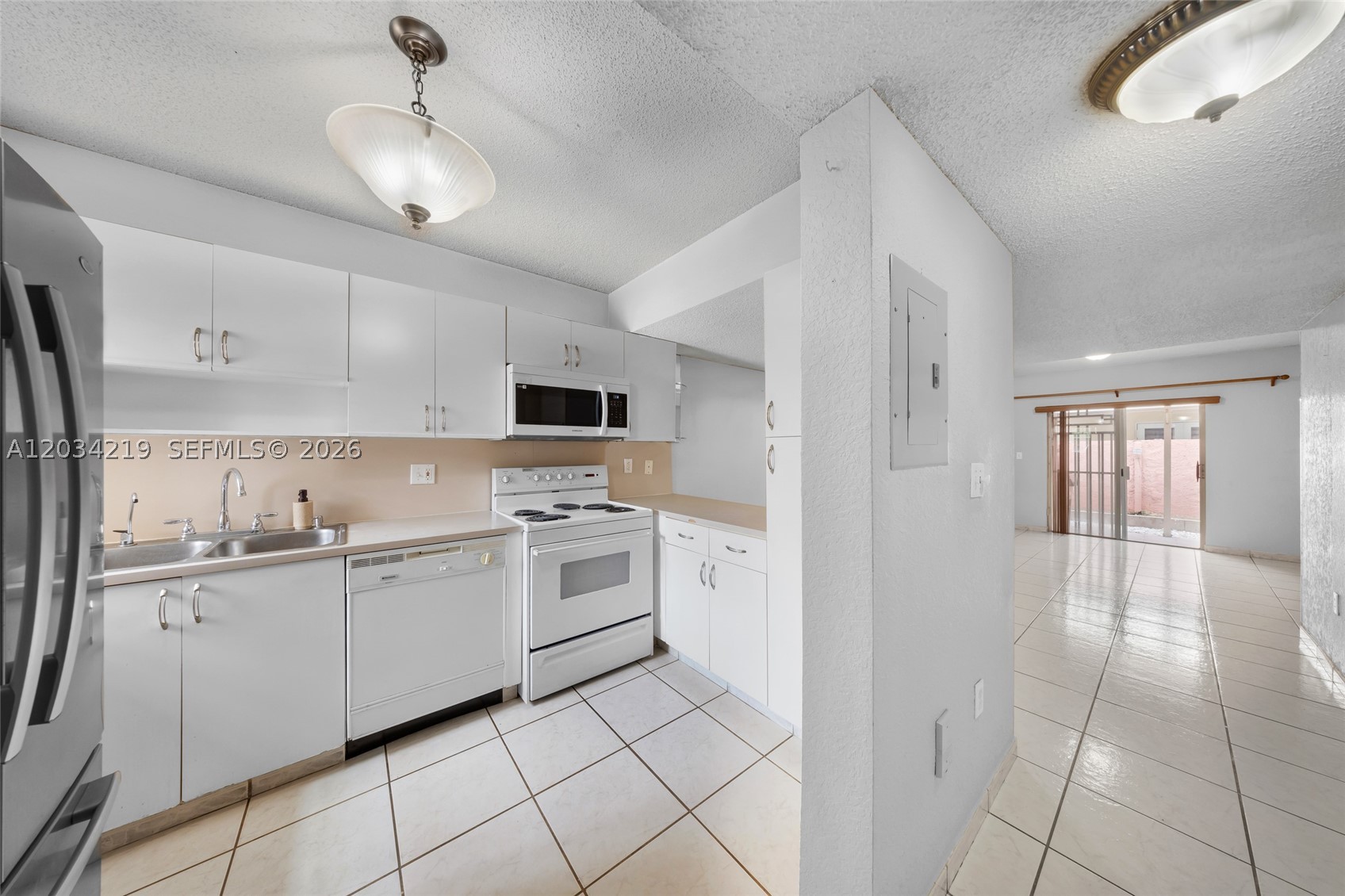 COLONIAL TOWNHOMES CONDO - Residential