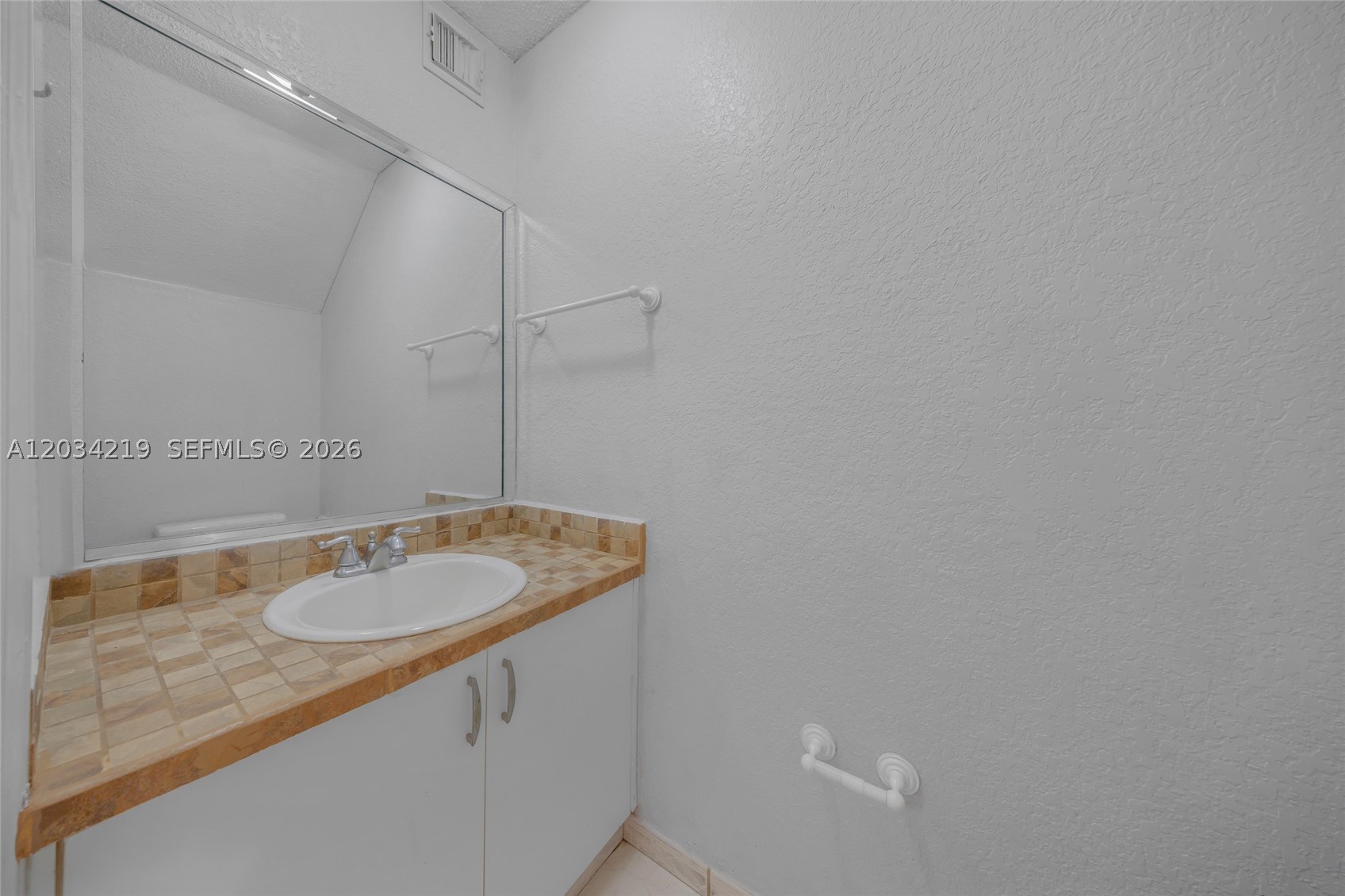COLONIAL TOWNHOMES CONDO - Residential