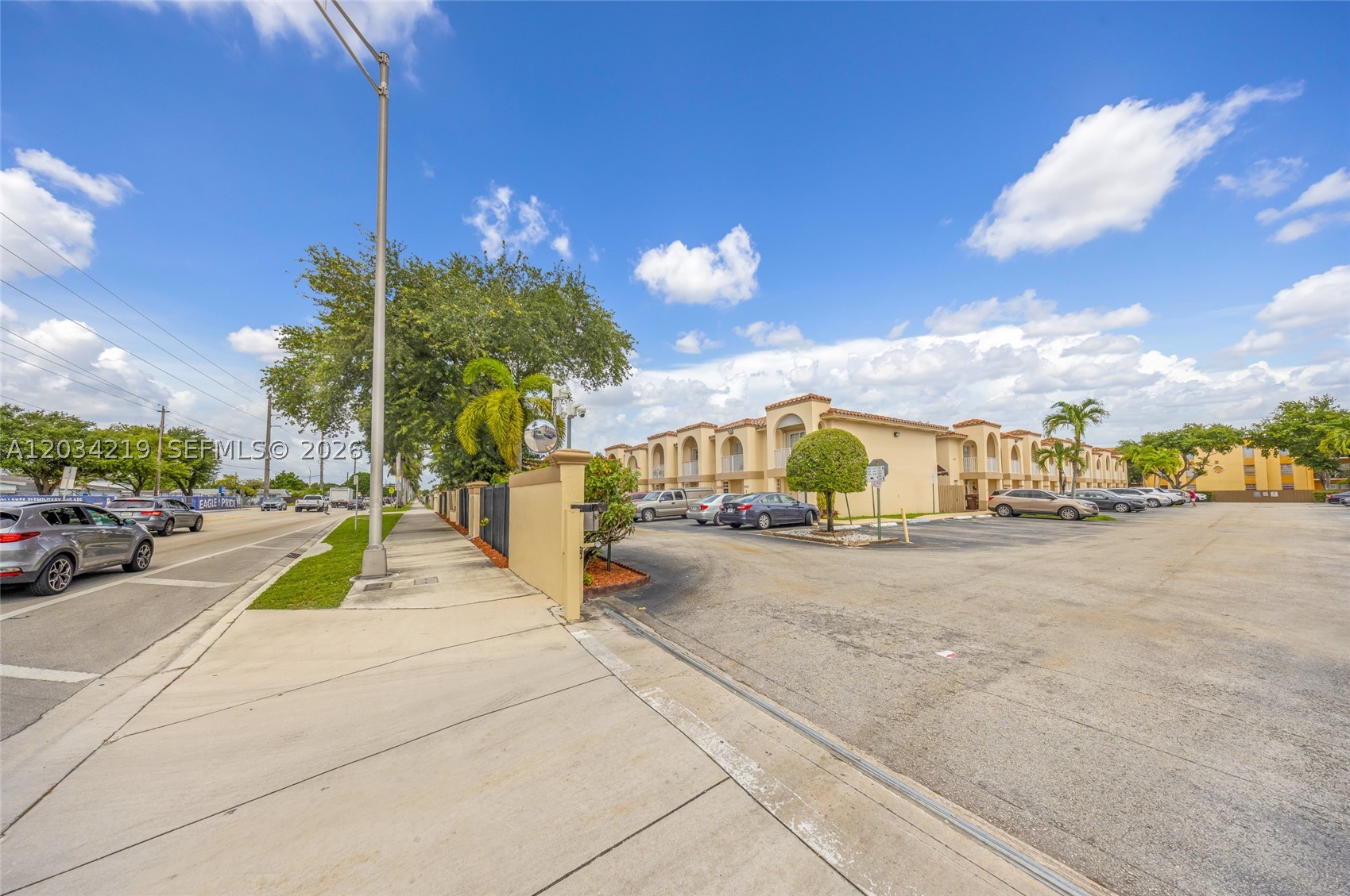 COLONIAL TOWNHOMES CONDO - Residential