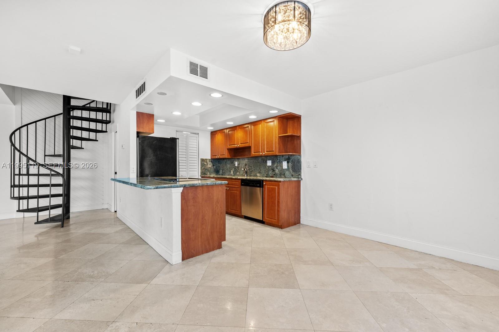 TIGERS TEN CONDO - Residential