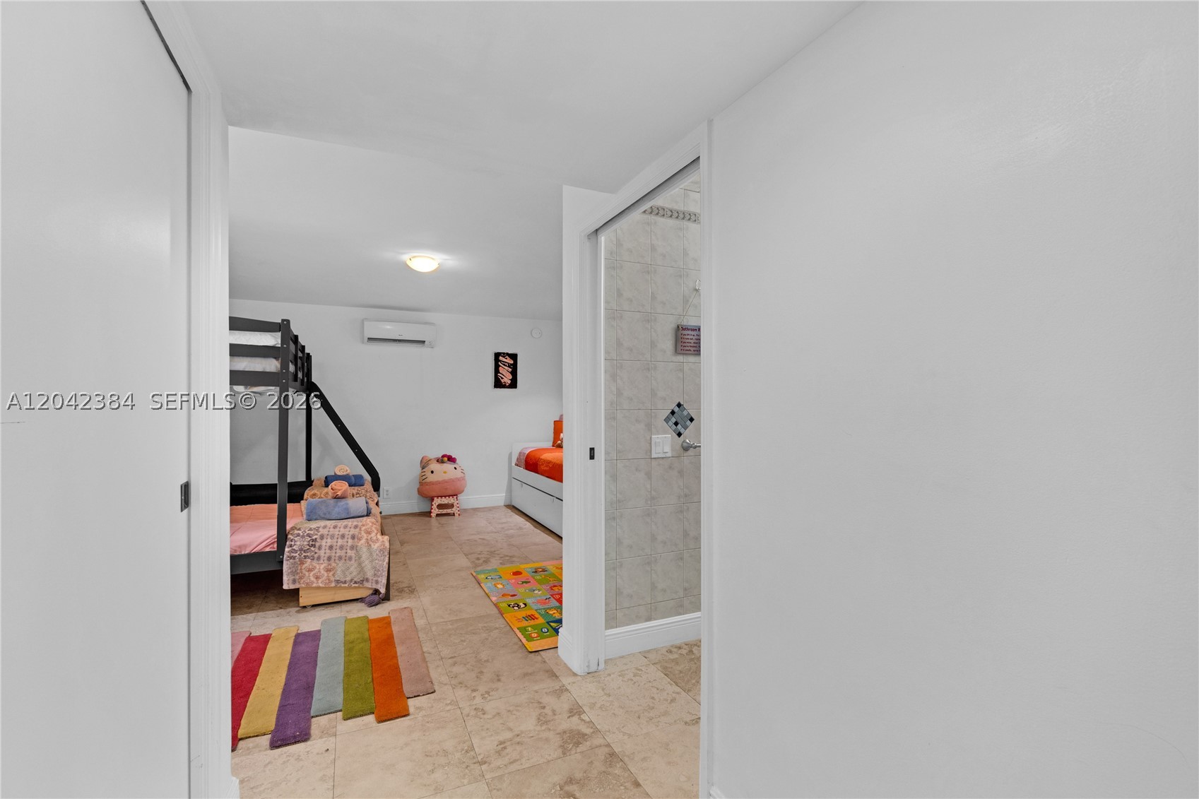 HOLLYWOOD HILLS - Residential