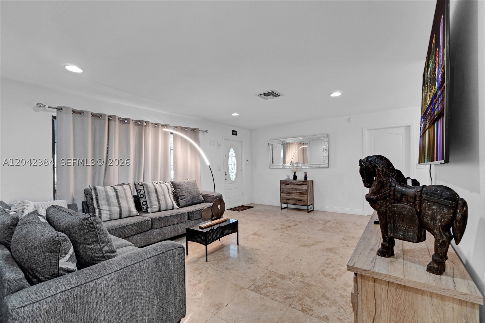HOLLYWOOD HILLS - Residential