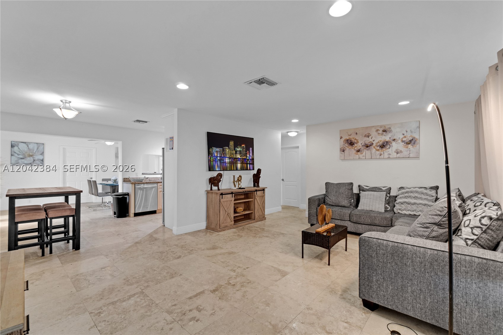 HOLLYWOOD HILLS - Residential