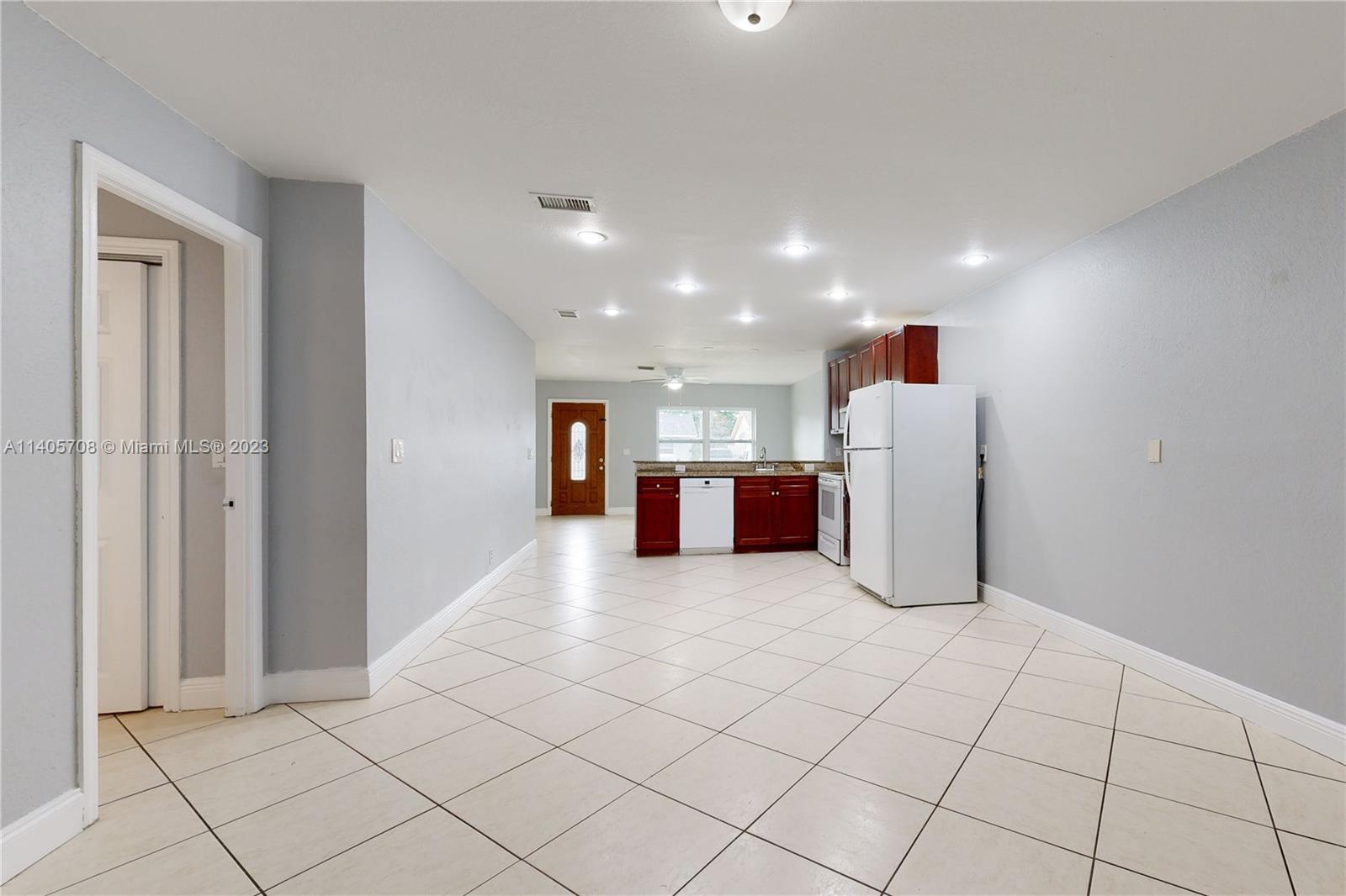 VILLAS OF PALM BEACH 3 - Residential