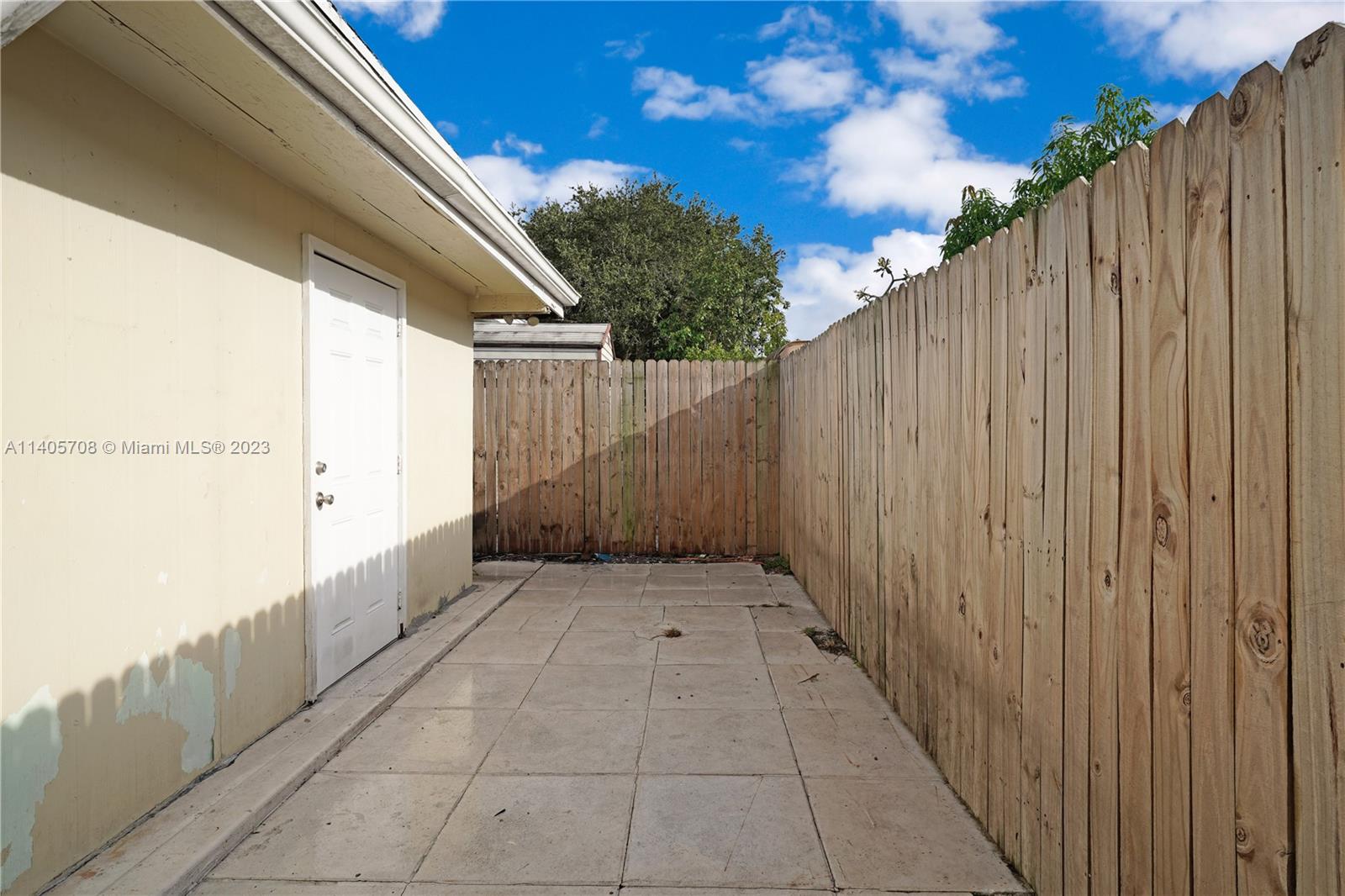 VILLAS OF PALM BEACH 3 - Residential