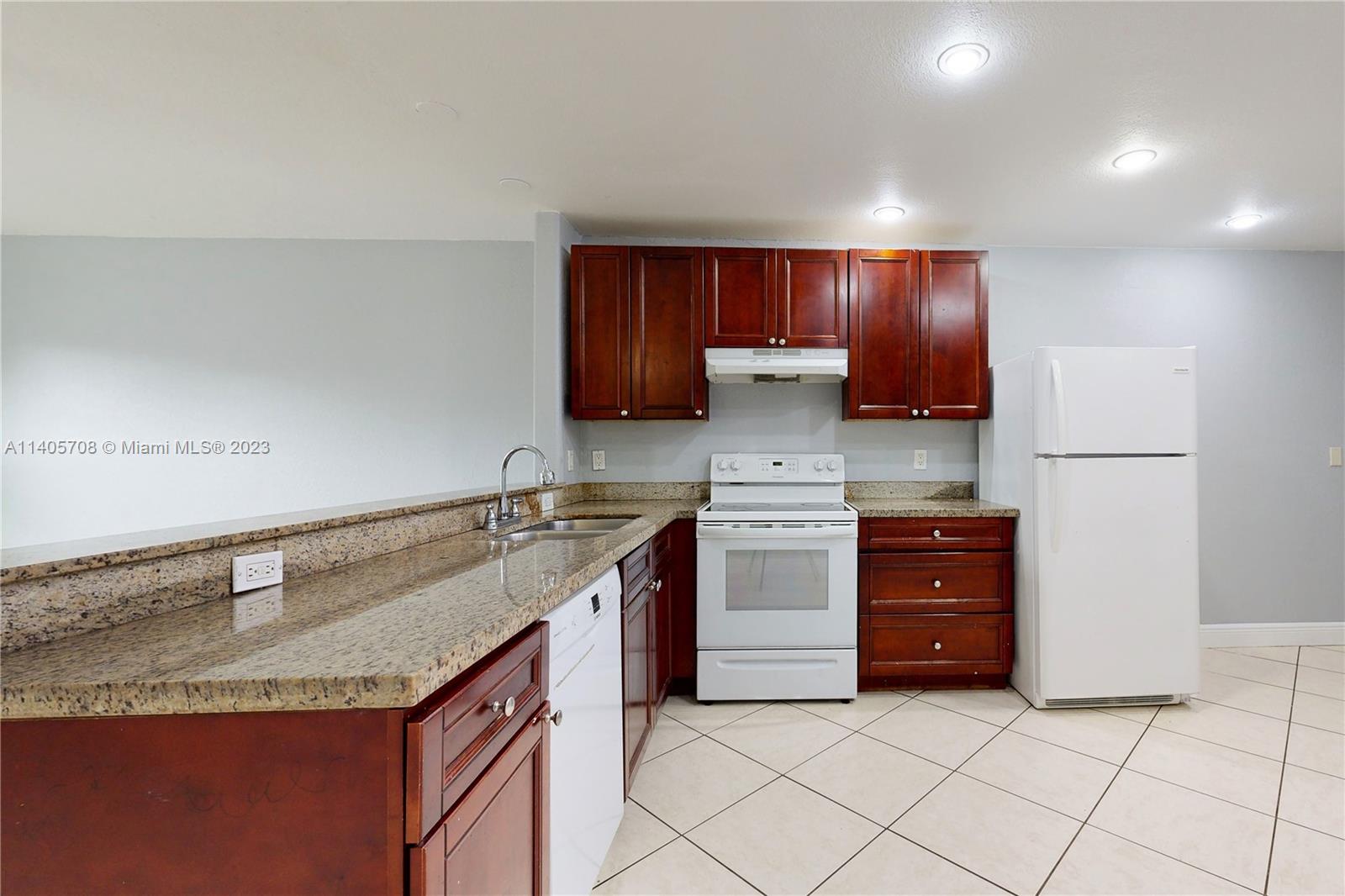 VILLAS OF PALM BEACH 3 - Residential