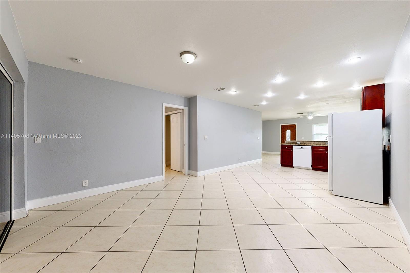 VILLAS OF PALM BEACH 3 - Residential
