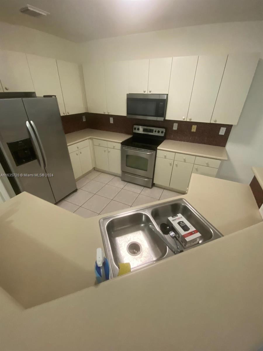 KENDALLAND - Residential Lease