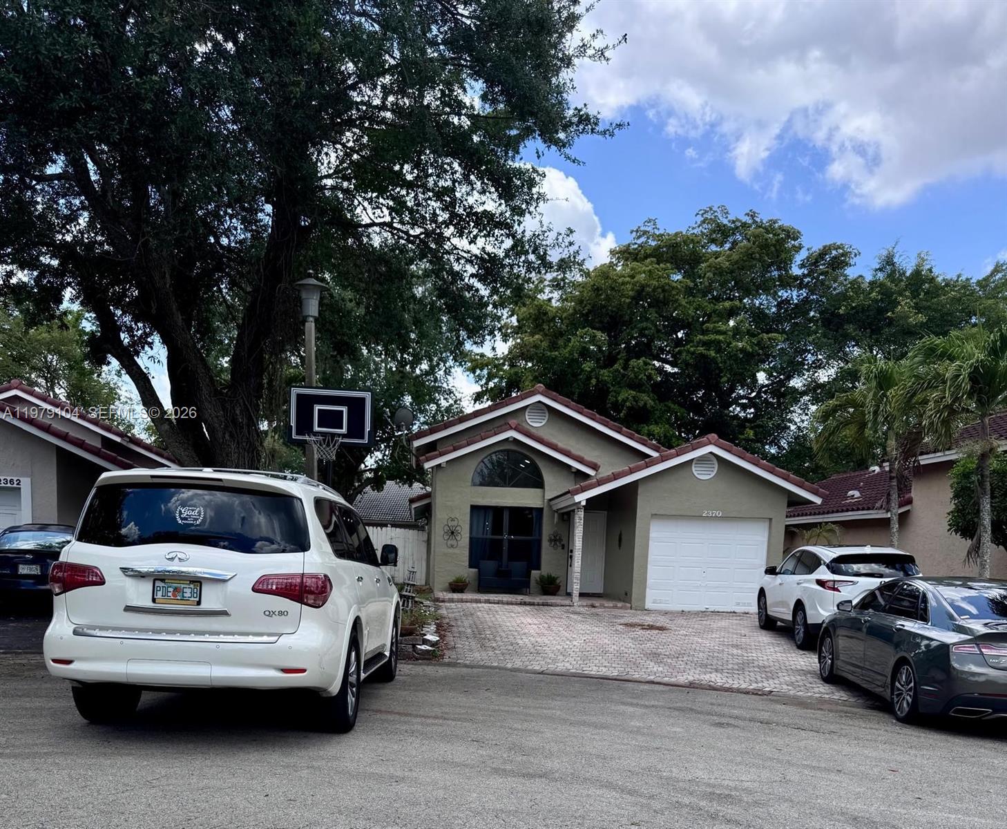 Beautiful 3 bedroom 2 1/2 bathroom in Coral Springs, Florida. Garage converted studio, with basic updates throughout the whole house. Best rated schools, close to sawgrass expressway, 9 minutes from Coral Square Mall and I’ve 100 restaurants. Quiet neighborhood, great for families. Elementary, middle, and high schools less than 5 minutes away from property.