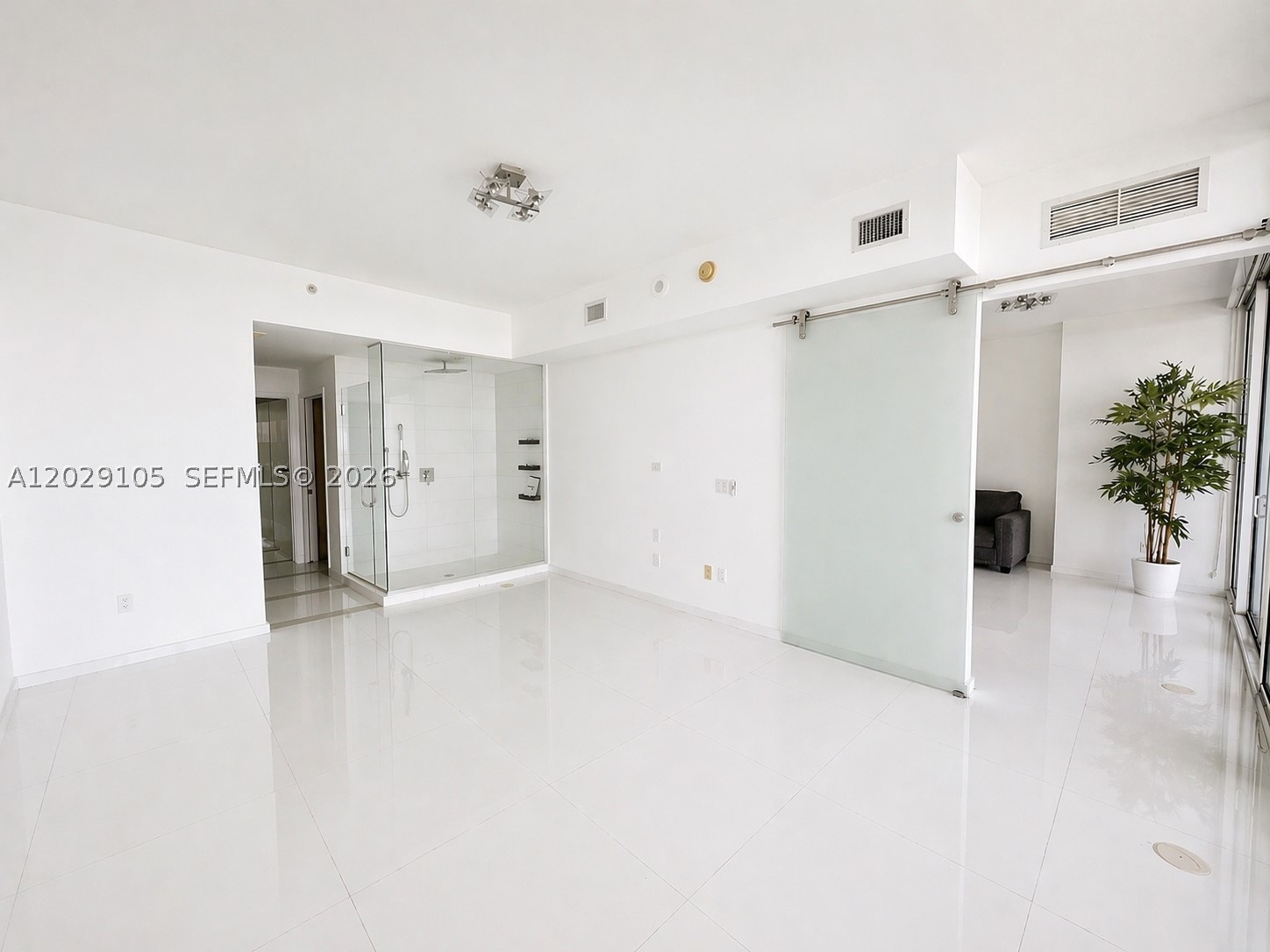 PARAMOUNT BAY CONDO - Residential