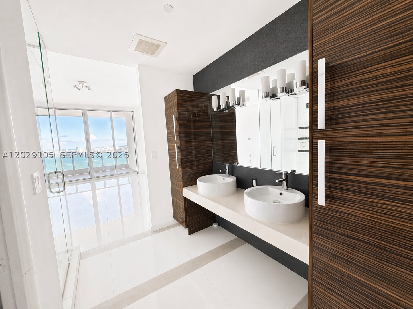 PARAMOUNT BAY CONDO - Residential