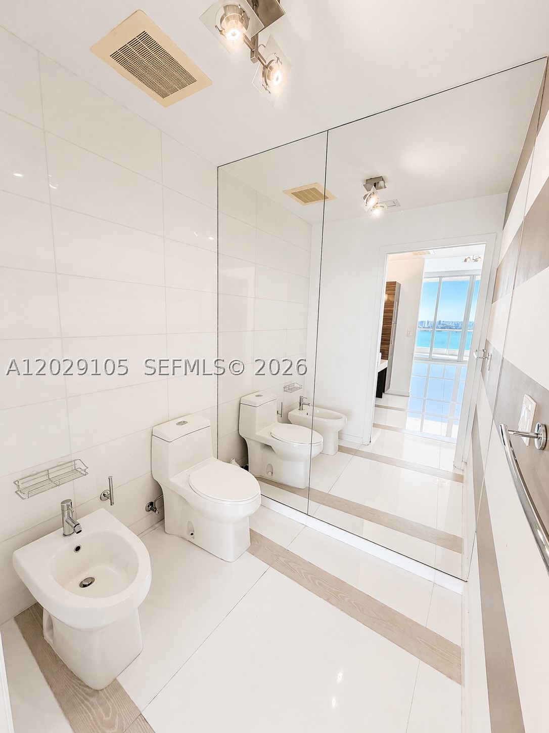 PARAMOUNT BAY CONDO - Residential