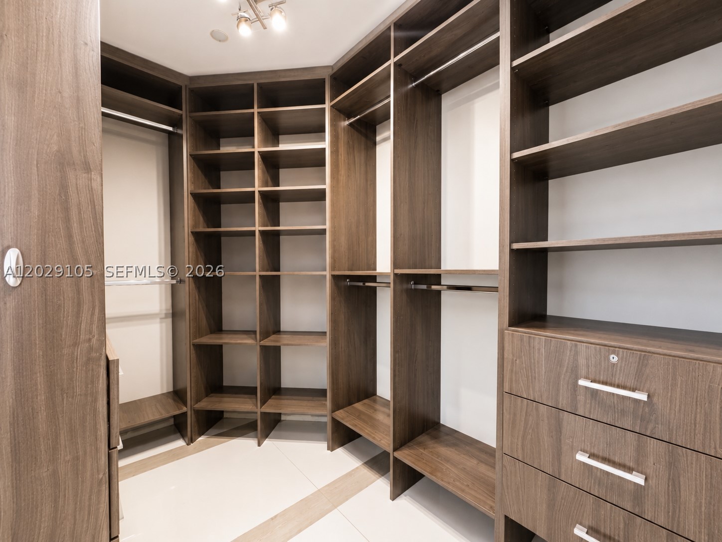PARAMOUNT BAY CONDO - Residential