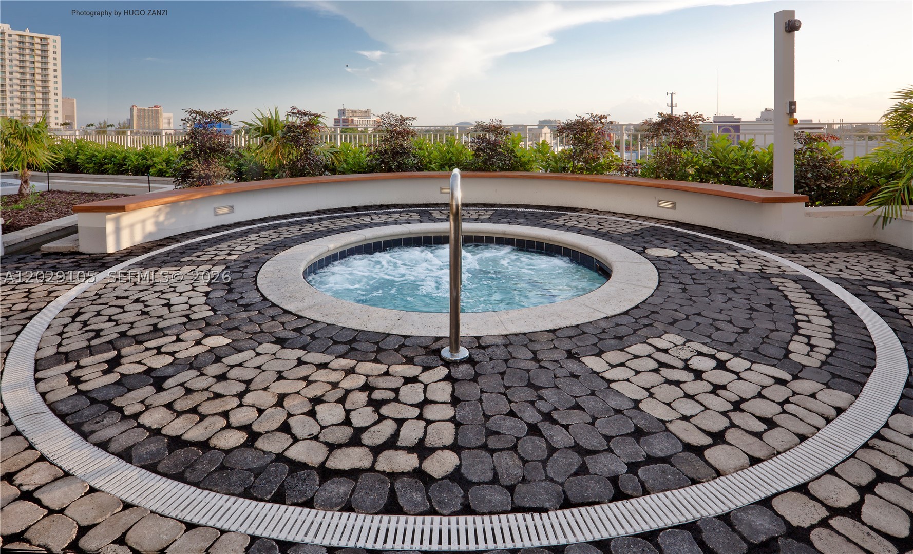 PARAMOUNT BAY CONDO - Residential