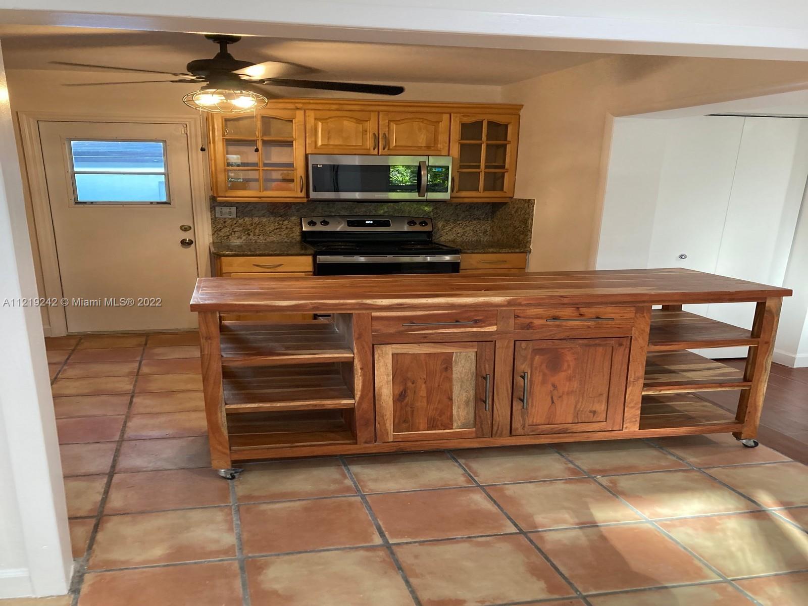 LOQUAT PARK VILLAS CONDO - Residential Lease