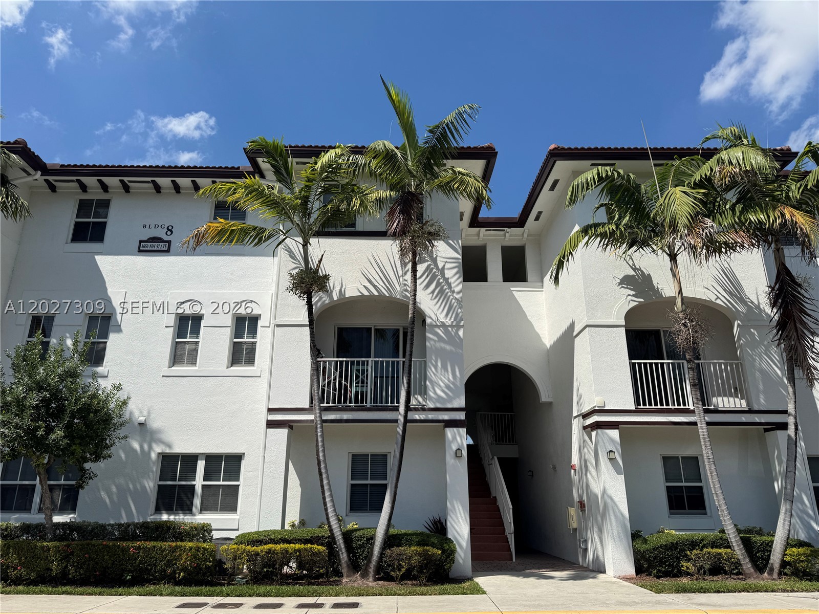 Beautiful corner unit lake view apartment 2 BR and 2.5 BA 1,205 Sq/Ft under AC. Split floor plan full bathroom
inside each bedroom. Porcelain tile 1 floor and carpet upstairs, contemporary kitchen with granite countertops,
SS appliances. Enjoy this resort-style “Clubhouse" pool, cabanas, children's water park, tennis, basketball, fitness
center, and BBQ grills. Located in an urban neighborhood of “DORAL”, amenities combine for the ultimate South
Florida lifestyle. Walking distance: parks, shops, restaurants, grocery stores, and supermarkets. Grand Bay resort-style gated community 24-h security; quality living to residents in the City of Doral, America’s Top City to Live &
with schools A+ rated.