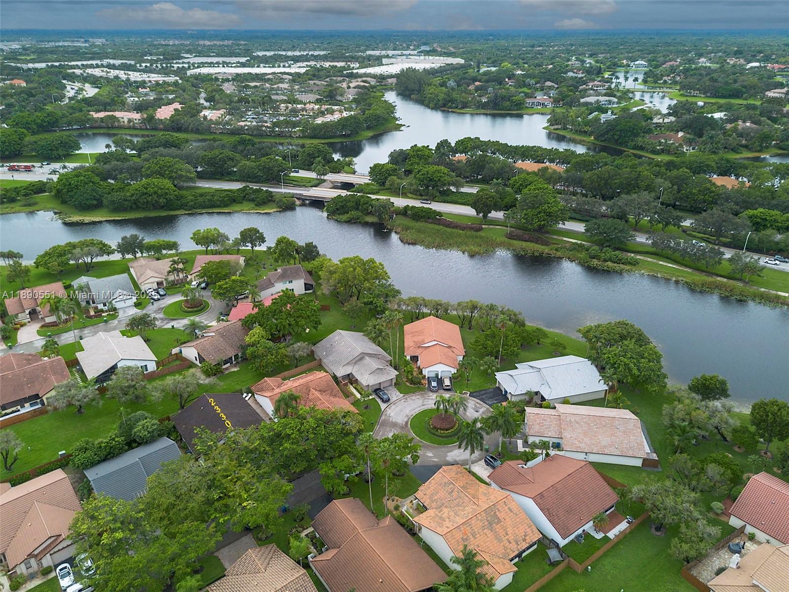 COUNTRY ISLES - Residential